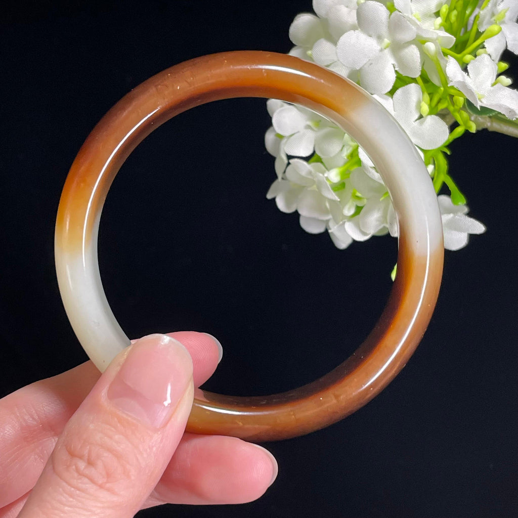 A新疆天然和田玉“秋霜琥珀”且末糖白料手镯（卡60）（yc309469）