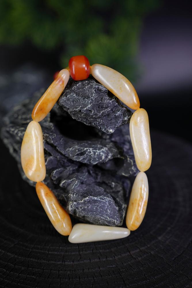 新疆和田玉黄皮籽料手串（原籽无修）（yc229761）