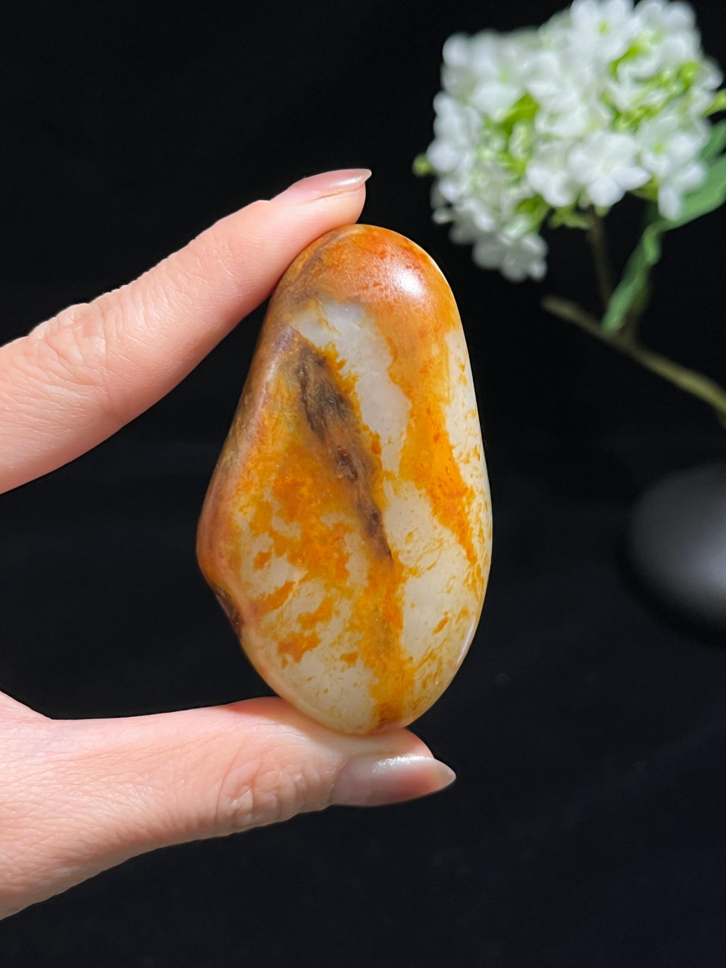 新疆和田玉收藏级聚红皮洒金皮籽料原石（yc253577）