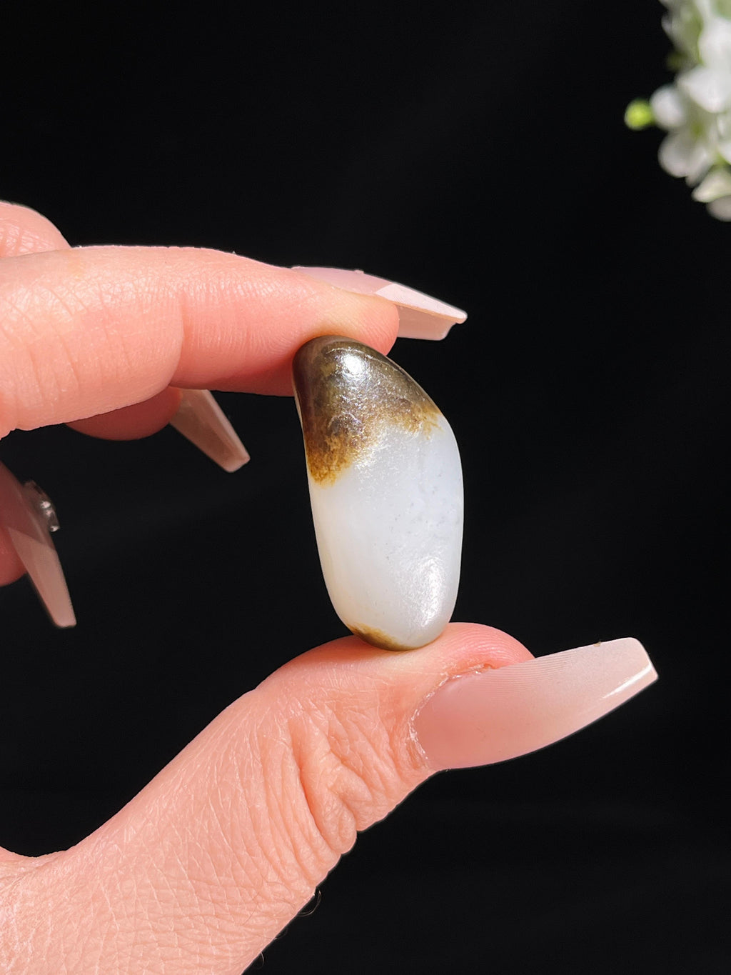 和田玉收藏级羊脂白玉“聚黑天地皮”籽料原石（yc259704）