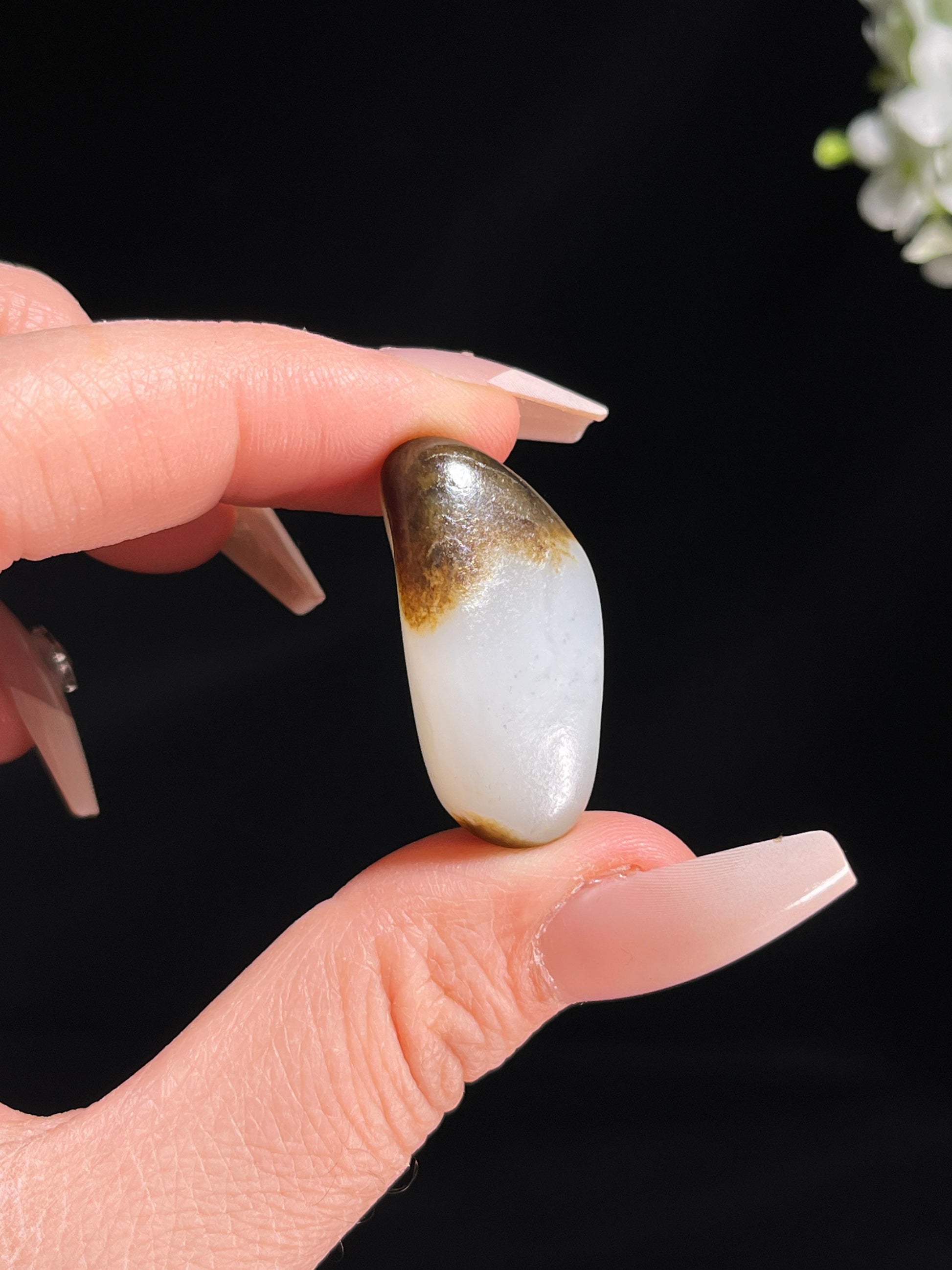 和田玉收藏级羊脂白玉“聚黑天地皮”籽料原石（yc259704）