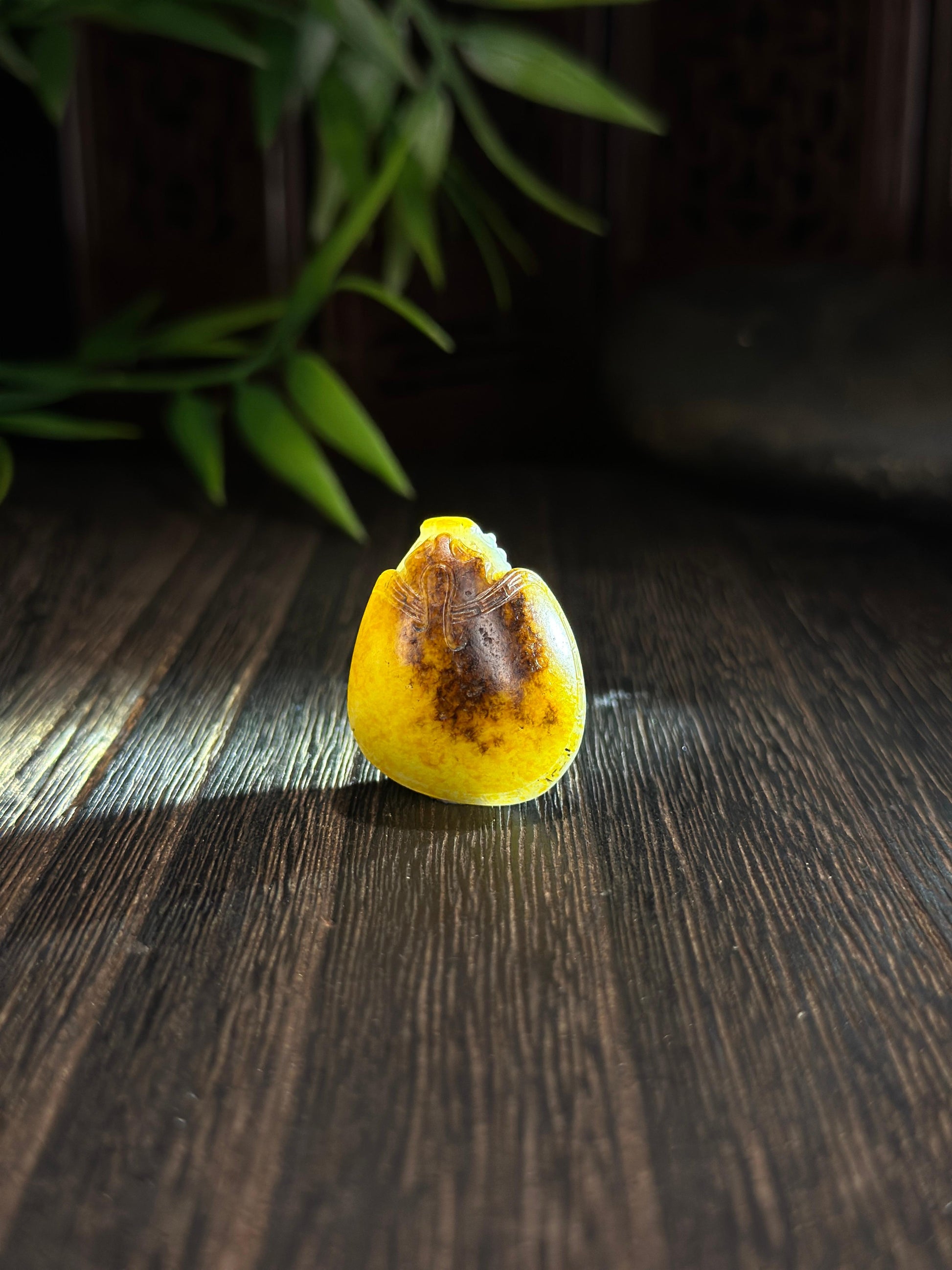 新疆和田玉白玉秋梨皮籽料龙龟挂件（yc712191）