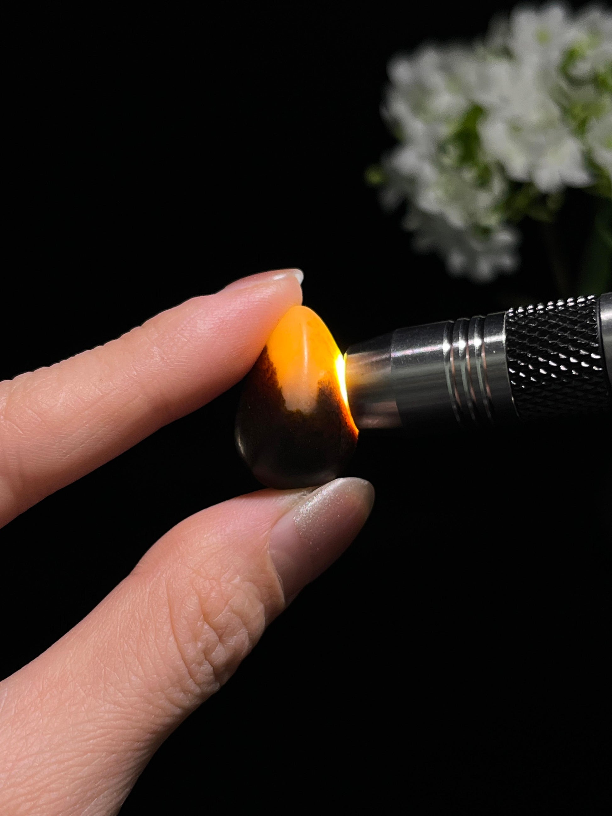 新疆和田玉聚黑皮“墨韵聚边”籽料原石（yc250747）