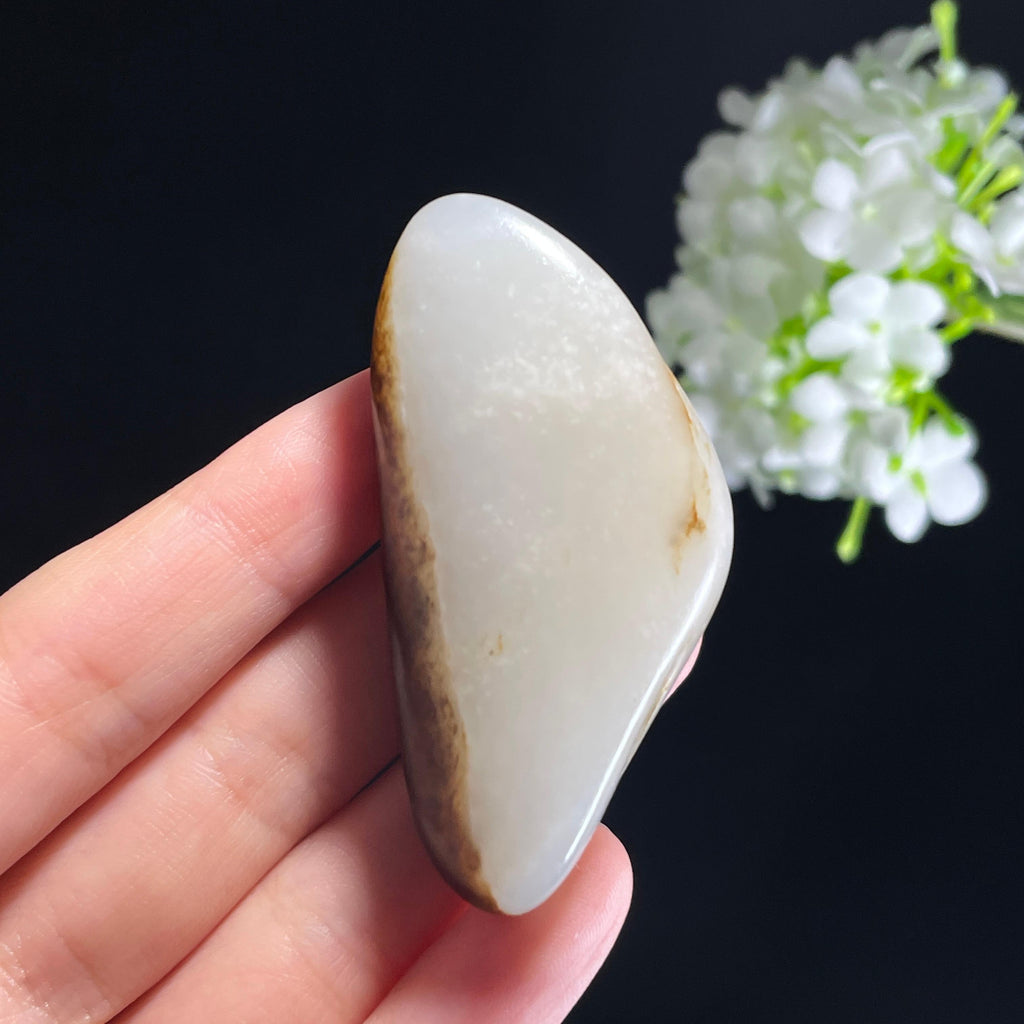 新疆和田玉“玄边藏玉”白玉聚黑皮籽料（yc436388）