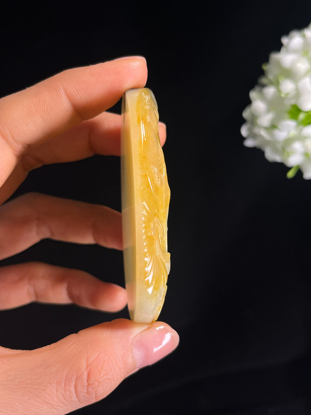新疆天然和田玉“荷间禅意”籽料青花黄沁皮观音挂件（yc282594）