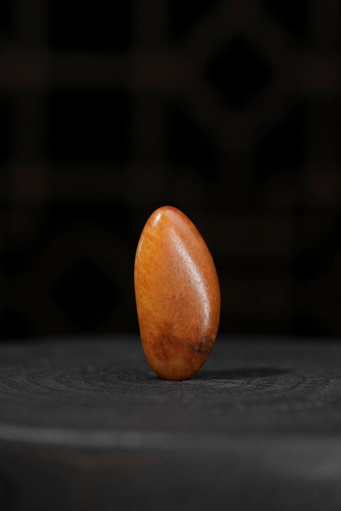 新疆和田玉红沁籽料原石挂件（yc233425）