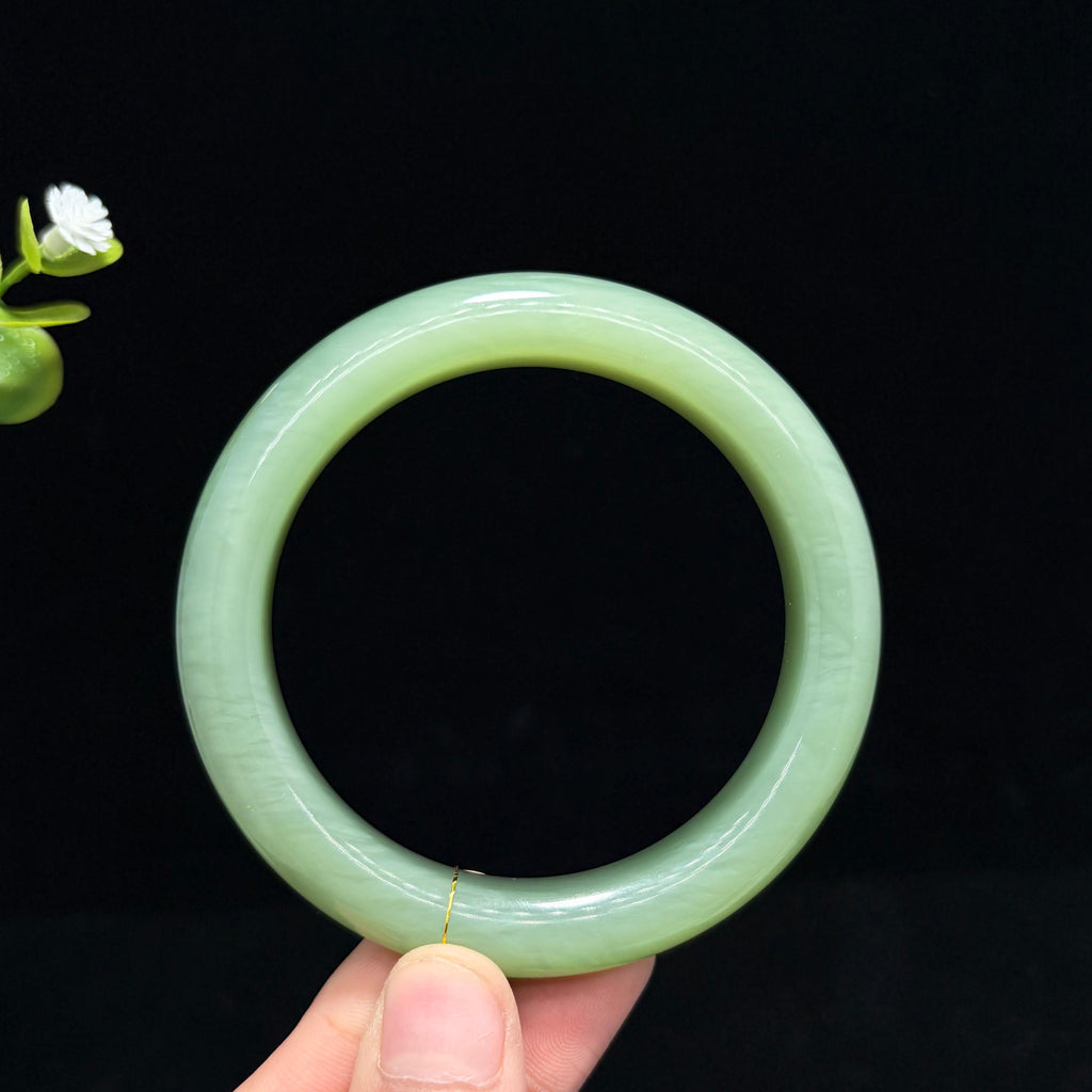 精品和田碧玉粉青微猫手镯（yc782219）