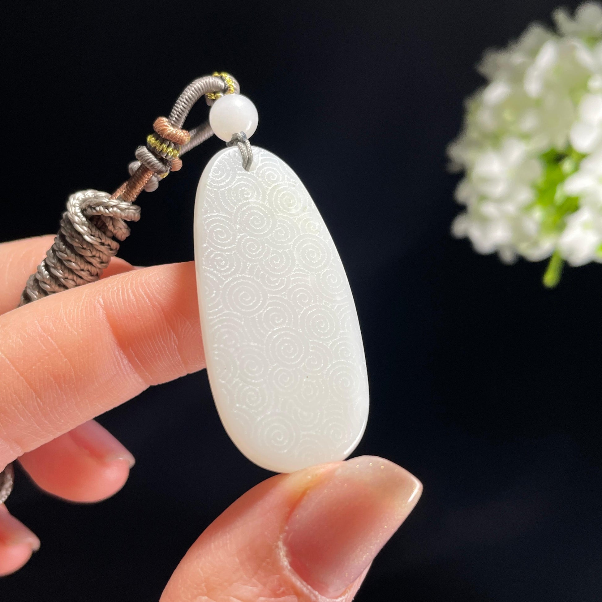 新疆和田玉米达料白玉观音雕刻挂件（yc365299）