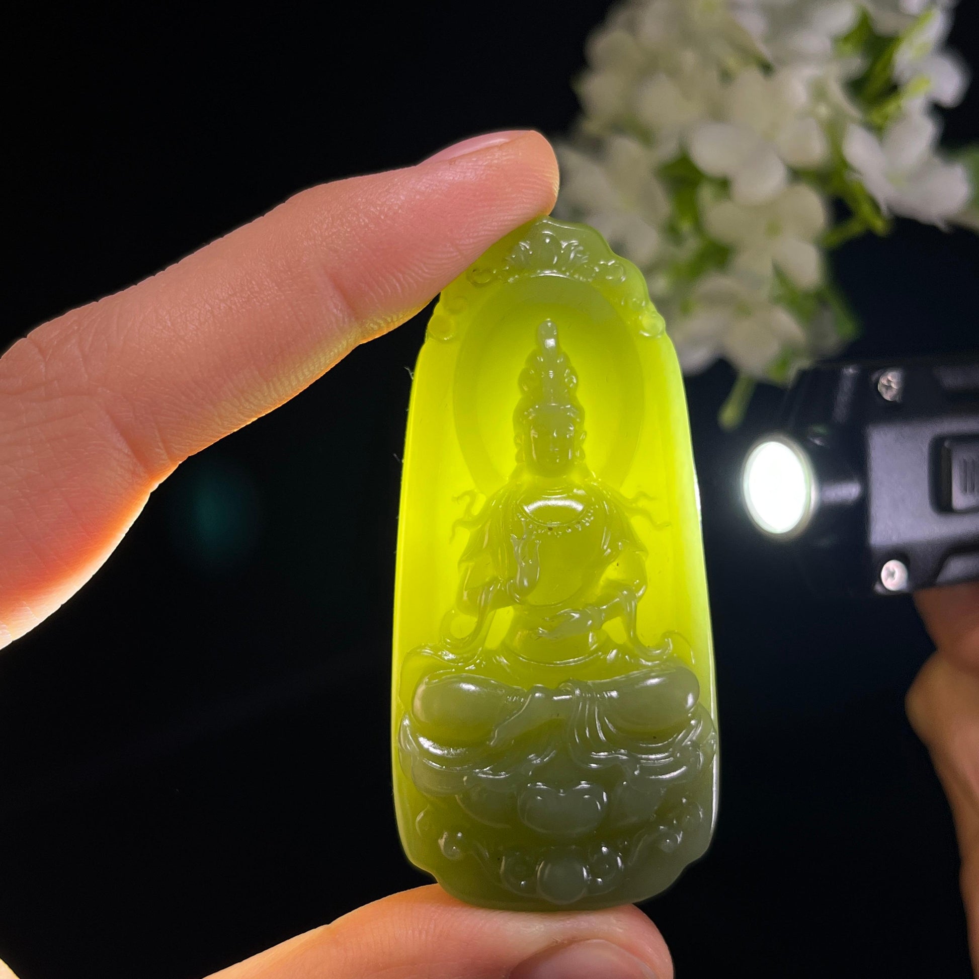 新疆天然和田玉沙枣青观音雕刻挂件（yc353785）