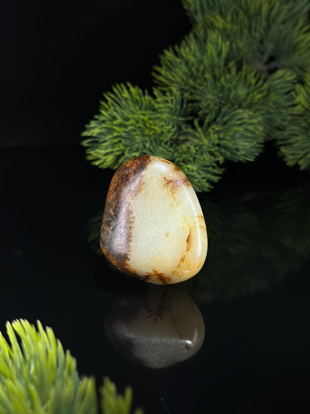 新疆和田玉高青白聚黑皮精品籽料手把件（yc681588）