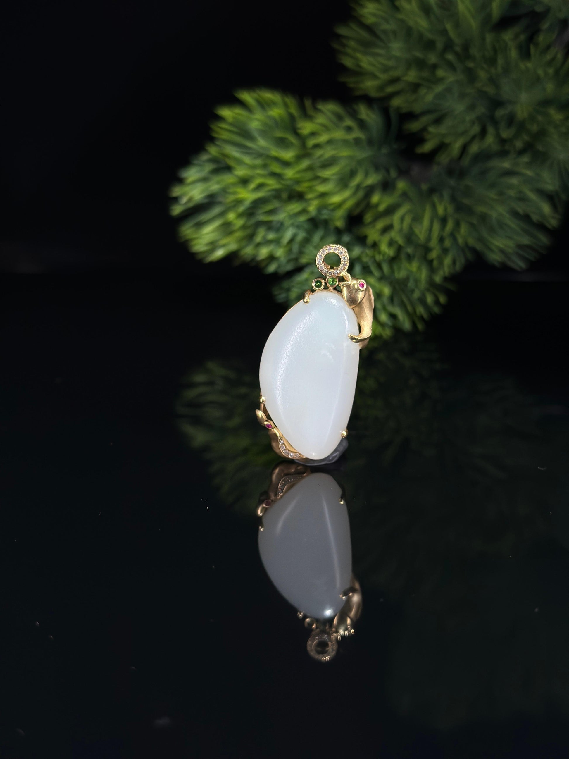 新疆和田玉珍品 18K 金镶光白籽籽料挂件（yc696715）