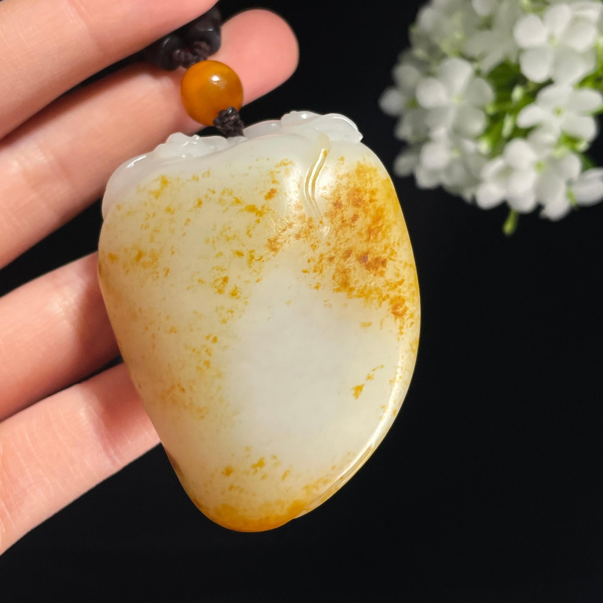 和田玉白玉洒金皮聚红皮籽料寿桃挂件（yc372848）