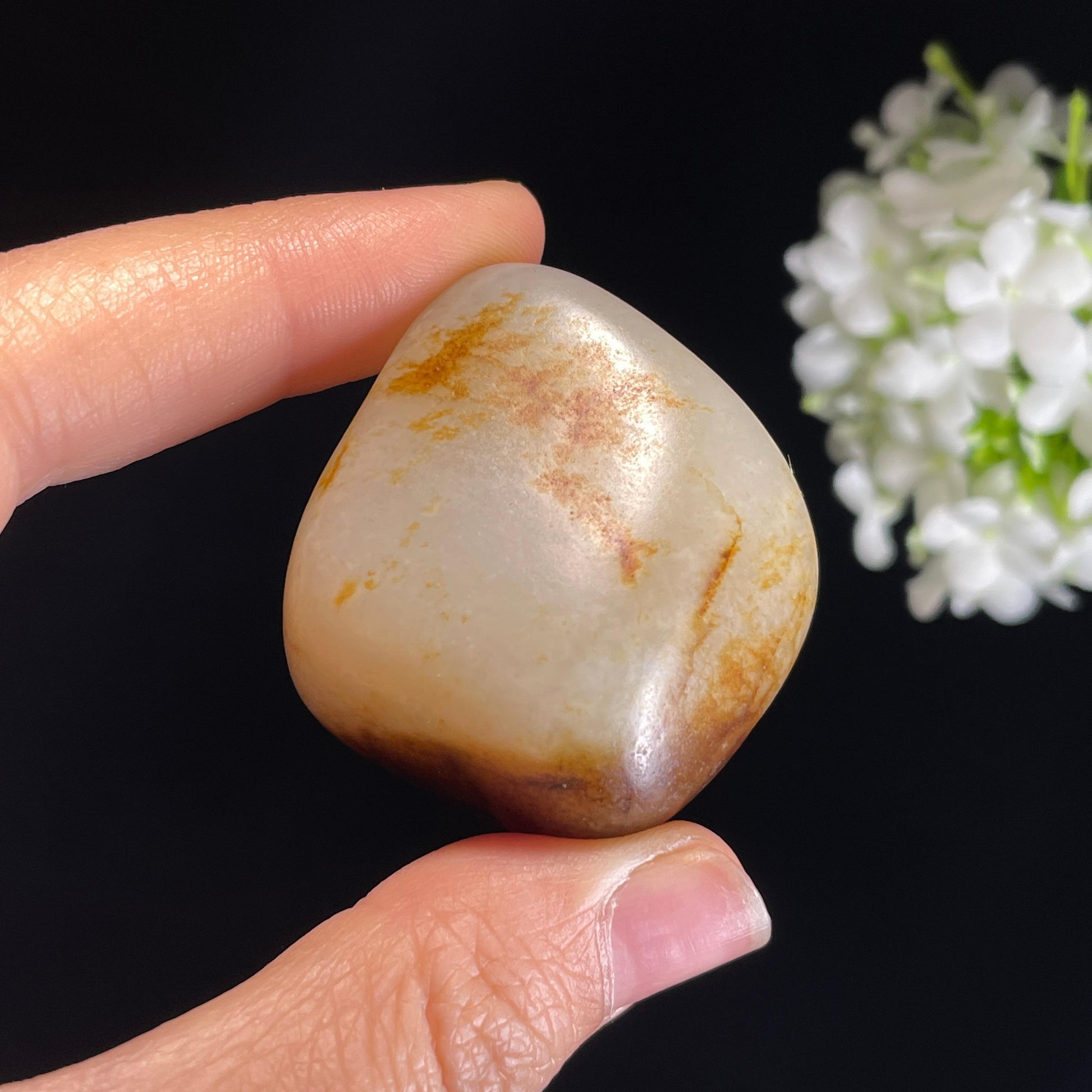 新疆和田玉“暮丘留霜”青白玉聚红皮籽料（yc440787）