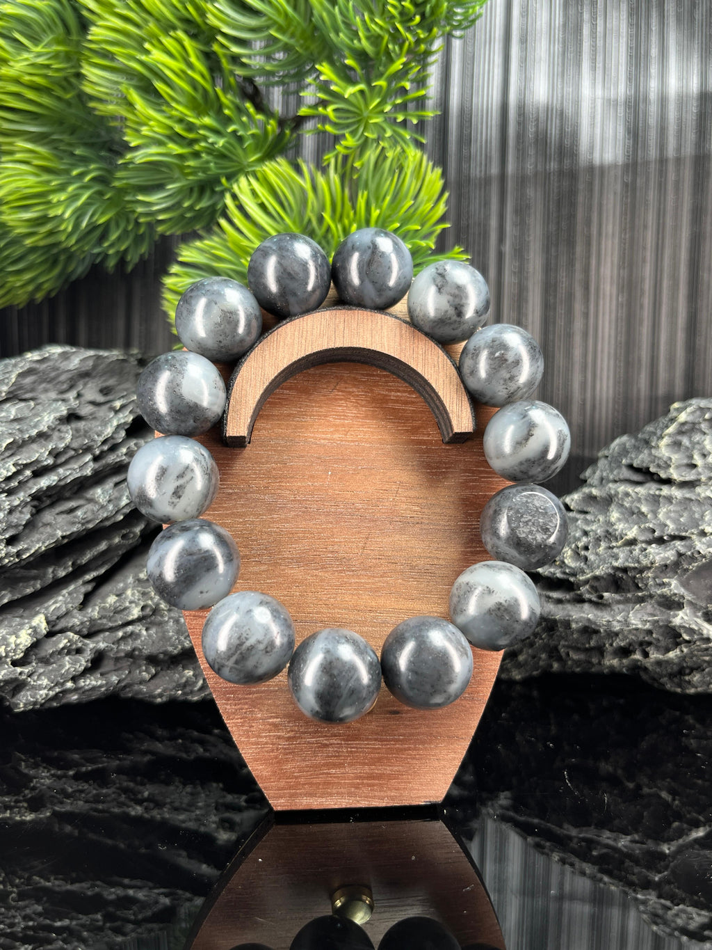 和田玉青花带皮籽料手串（14卡）（yc222792）