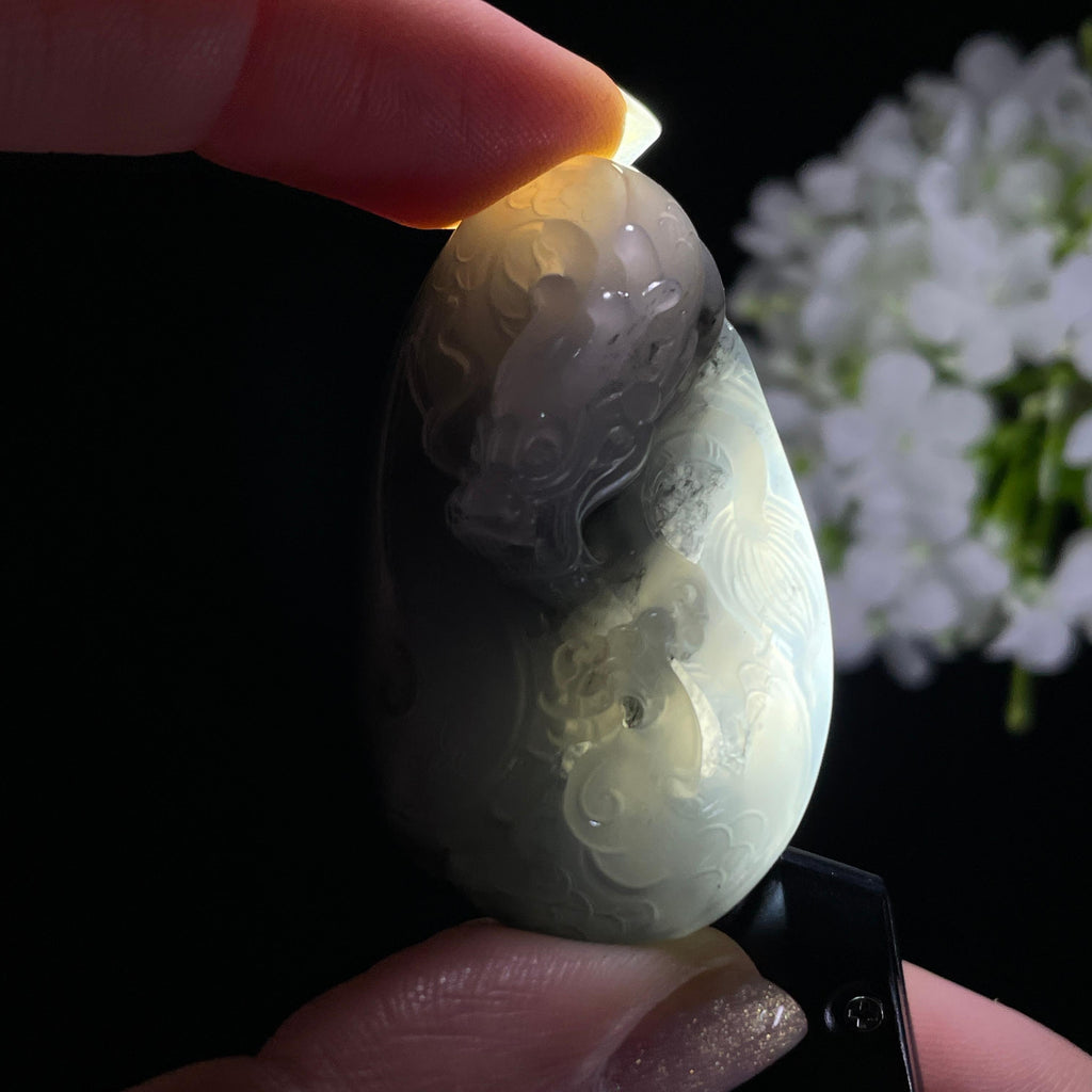 和田玉青花籽料“潜龙在渊”龙雕刻挂件（yc325599）