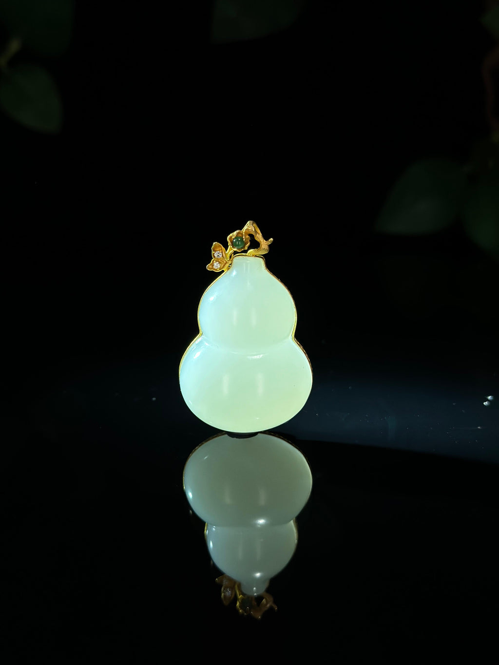 精品和田玉 18K 金镶白玉葫芦吊坠（yc740339）