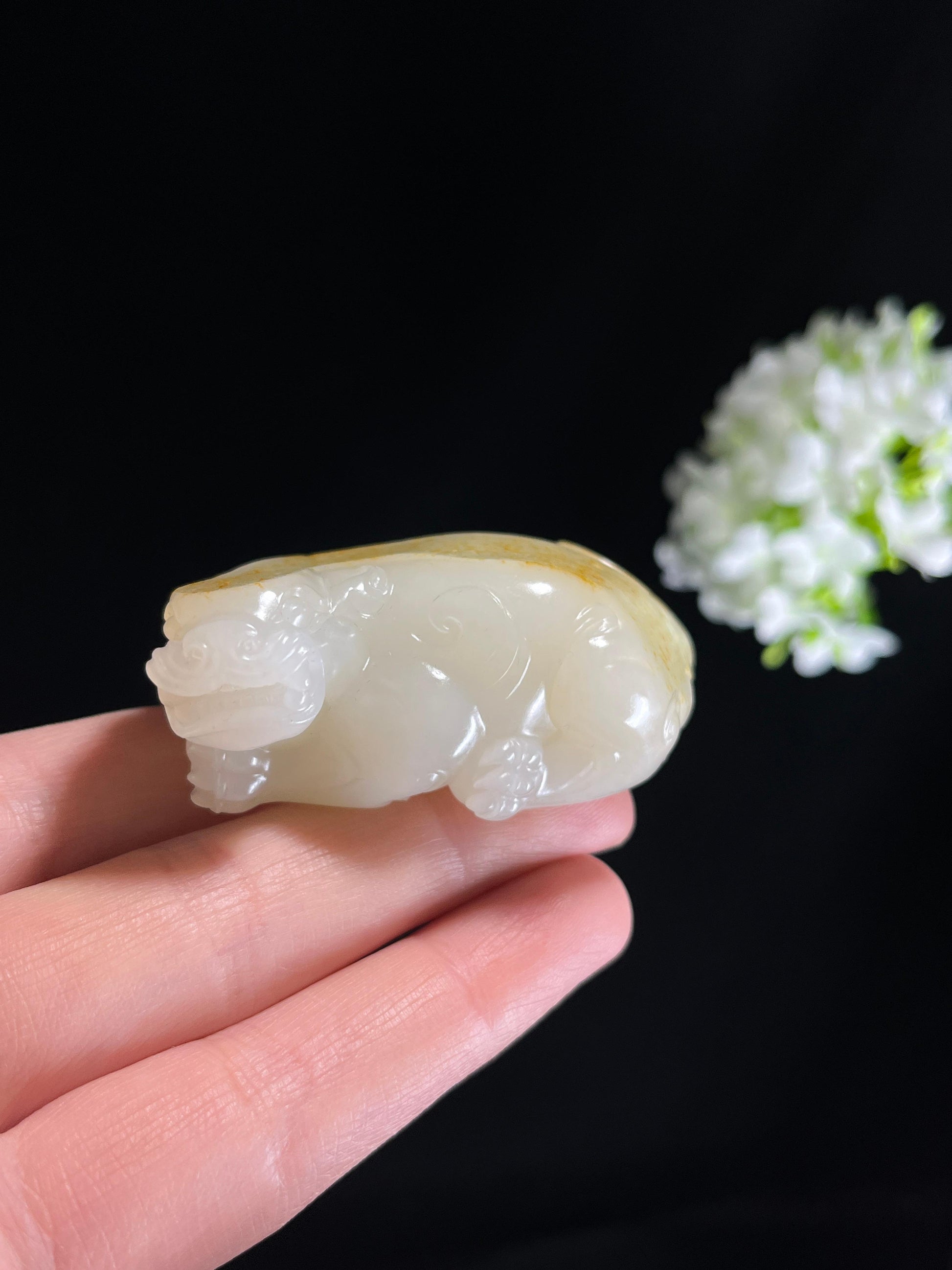 新疆天然和田玉白玉籽料洒金皮貔貅小手把（yc268806）