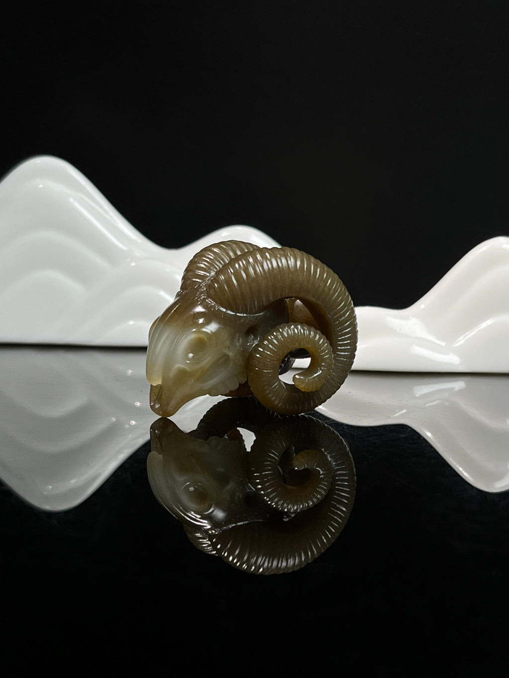 新疆和田玉且末糖料羊头挂件（yc239874）