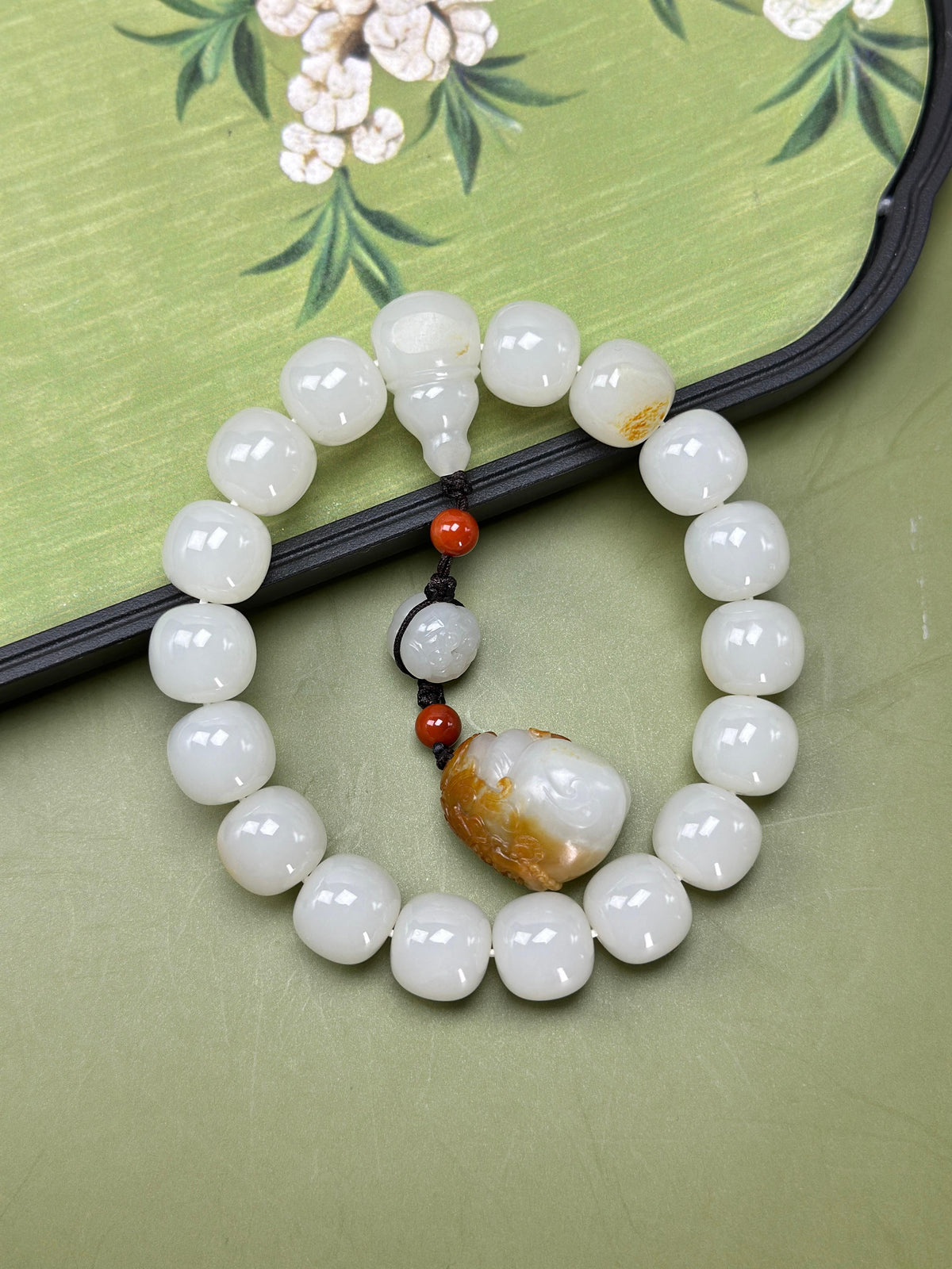 臻品新疆和田玉白玉洒金皮籽料老型珠手串（18颗）（yc768092）