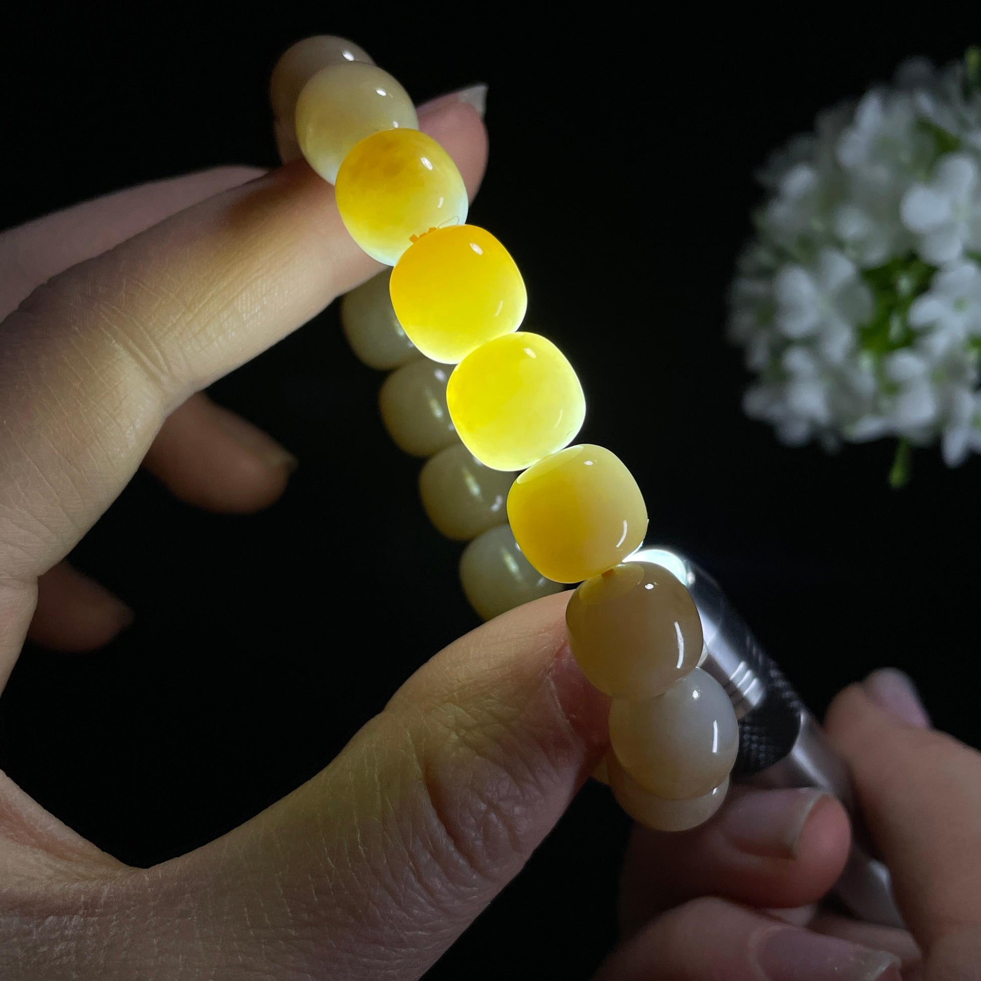 和田玉糖白玉“琥珀枕霜”老型珠手串（yc332124）