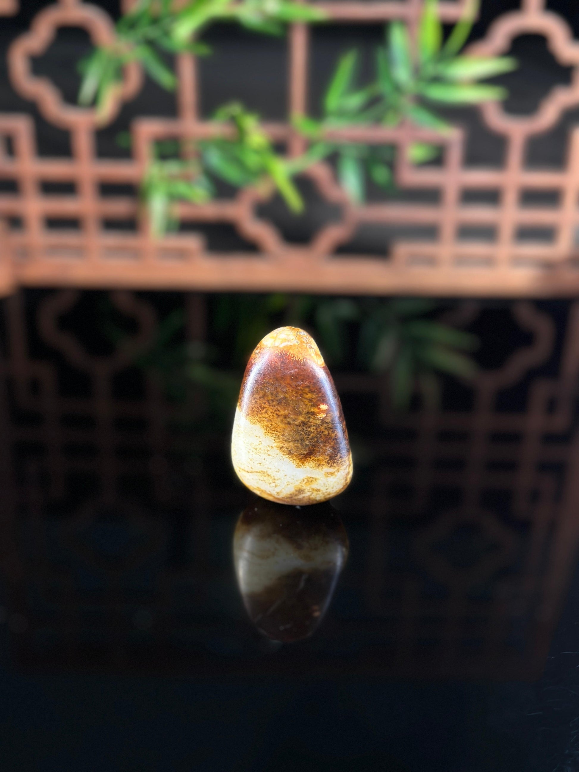 新疆和田玉高青白聚秋梨皮籽料手把件（yc477520）