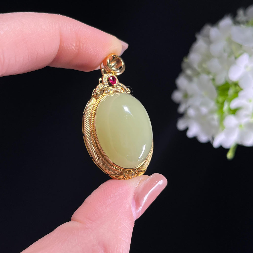 和田玉黄口料18K金镶蛋面吊坠（yc387128）