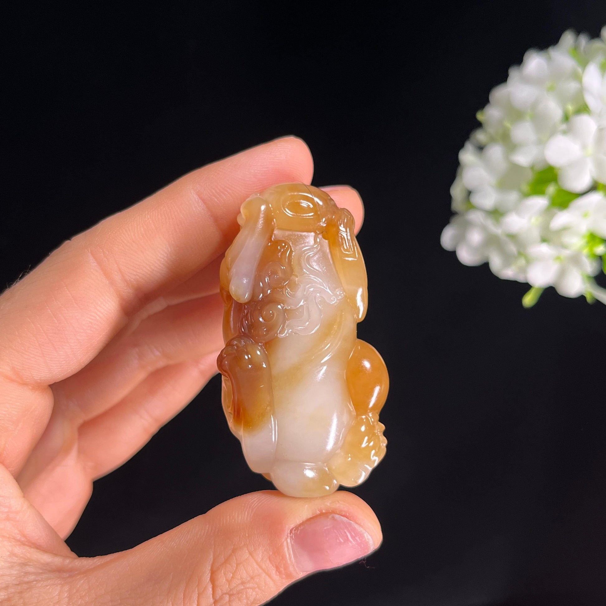 新疆天然和田玉“褐璃瑞兽”且末糖白料貔貅挂件（yc288249）