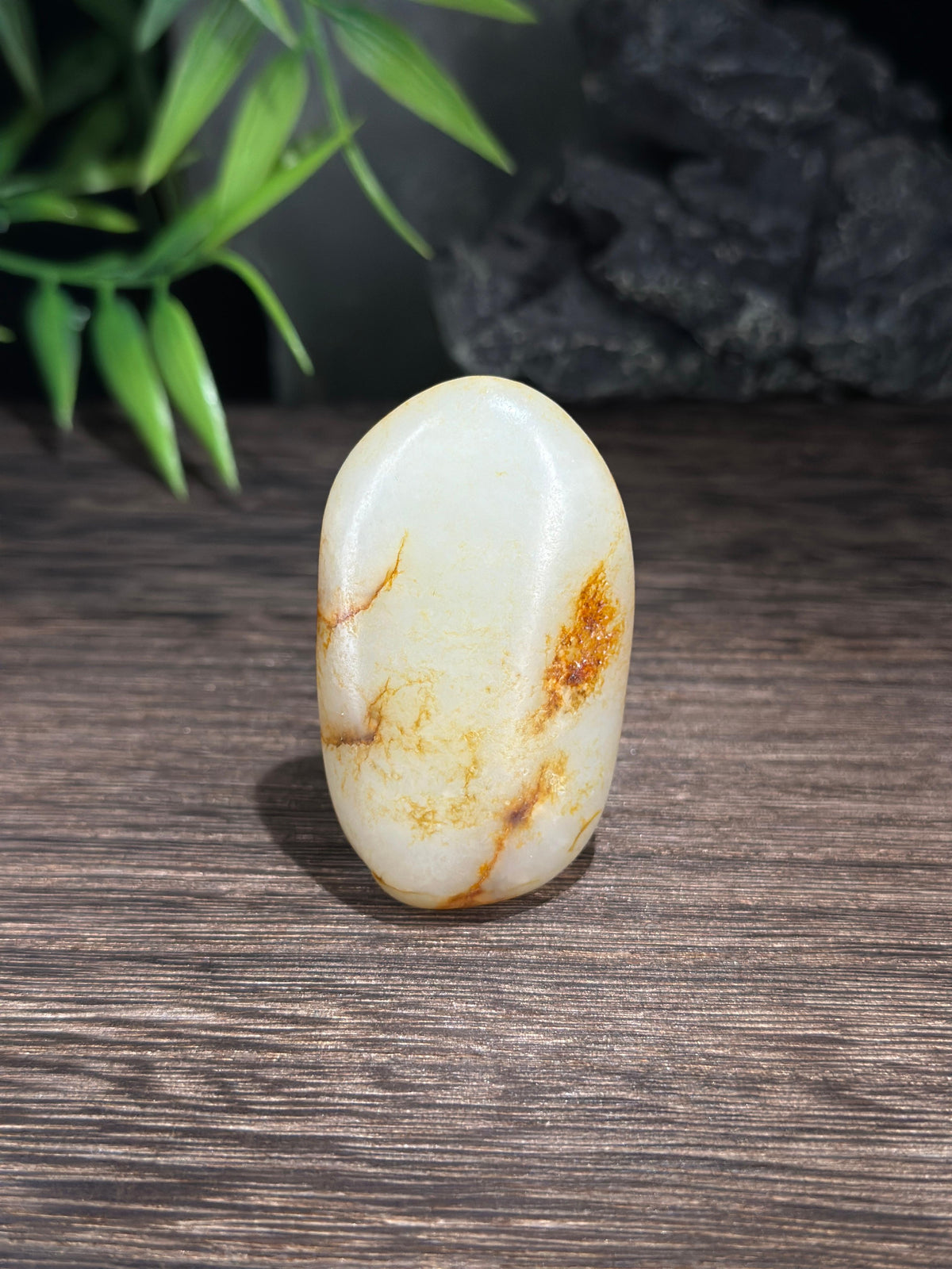 新疆和田玉珍品白玉洒金皮聚红皮籽料挂件（yc706331）