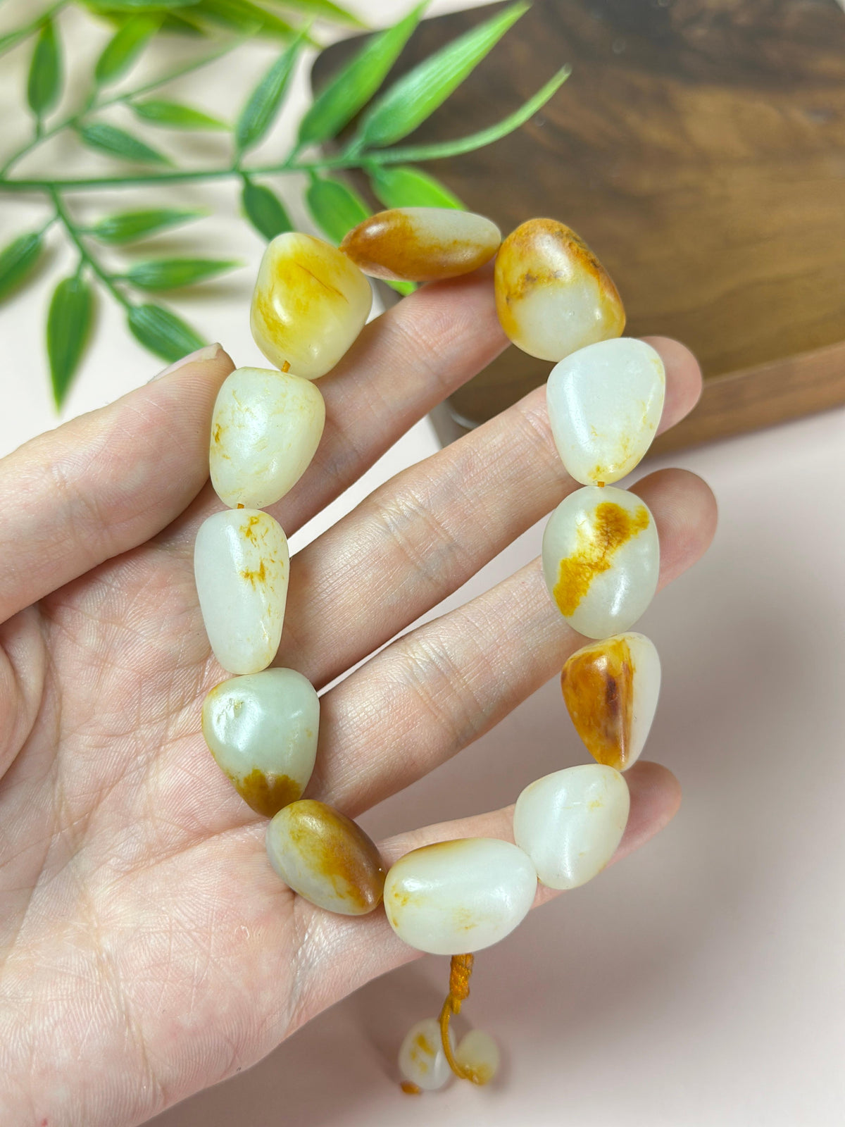 珍品新疆和田玉白玉洒金皮籽料原籽手串（12颗）（yc774136）