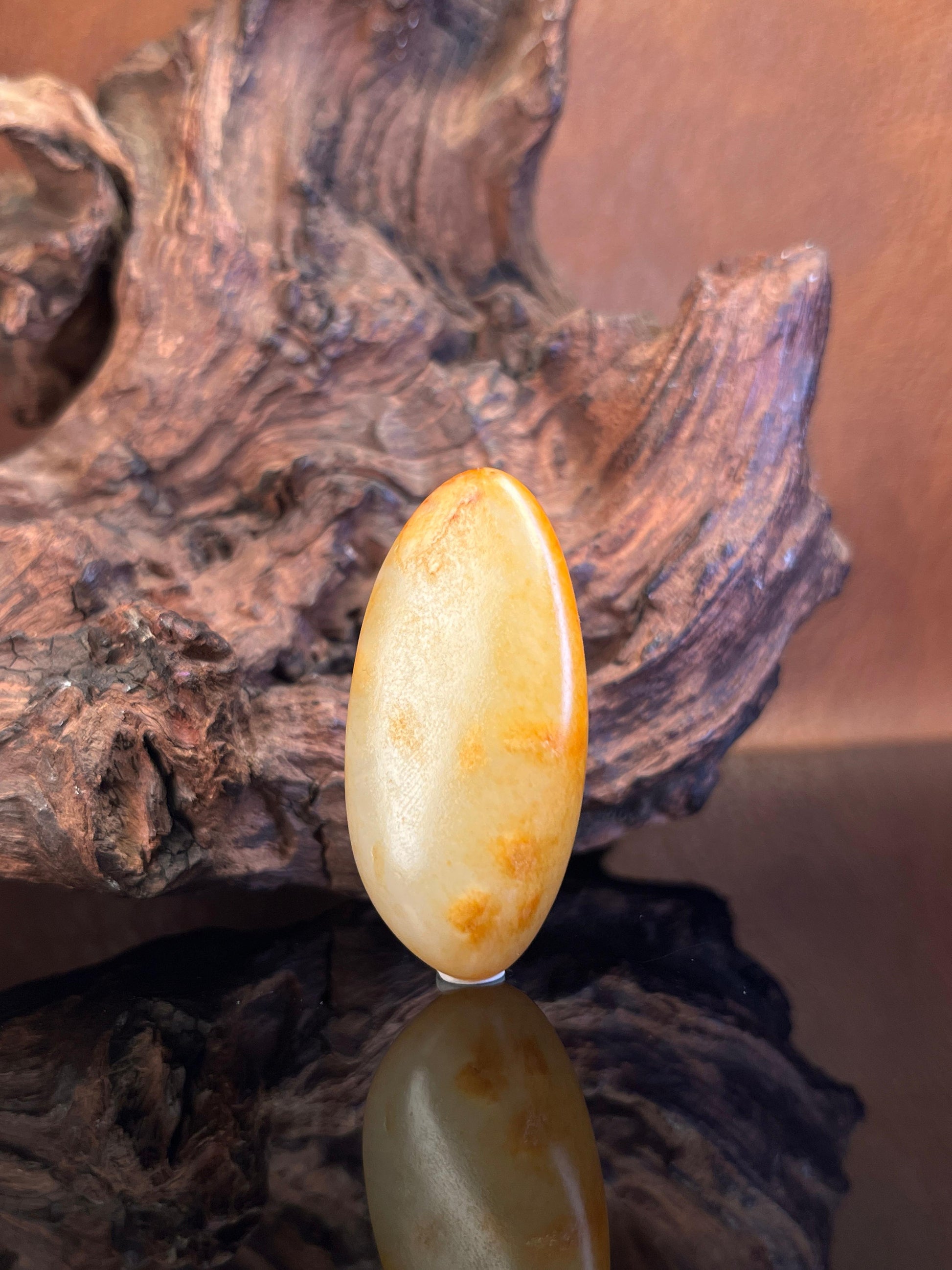 新疆和田玉黄皮籽料原石挂坠（yc228136）