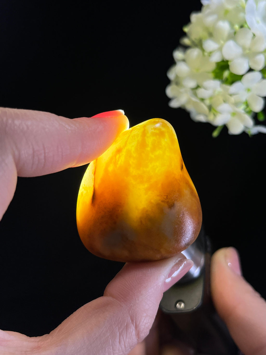 新疆天然和田玉“金珀裹脂”聚黄皮籽料原石（yc276815）