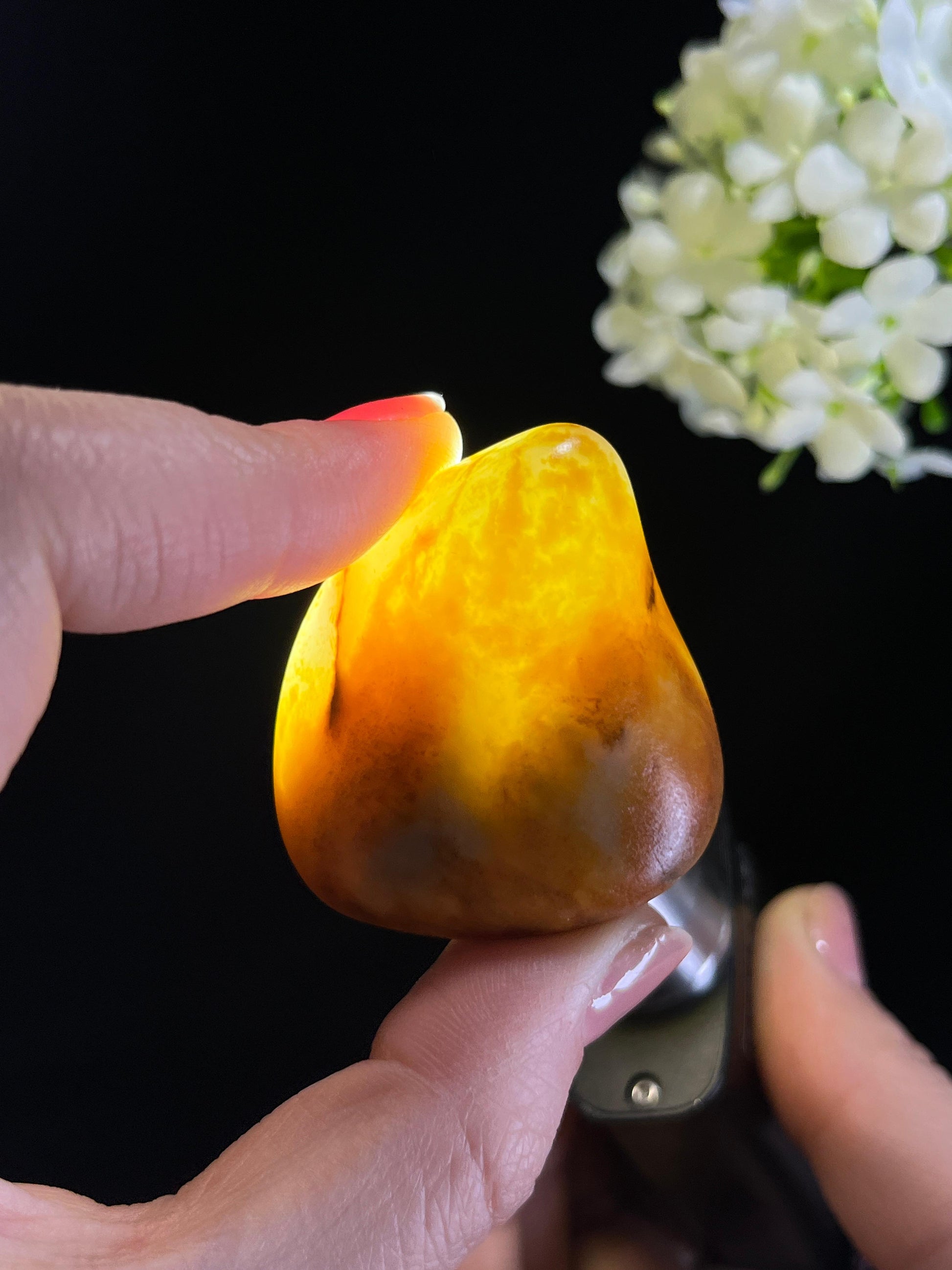 新疆天然和田玉“金珀裹脂”聚黄皮籽料原石（yc276815）