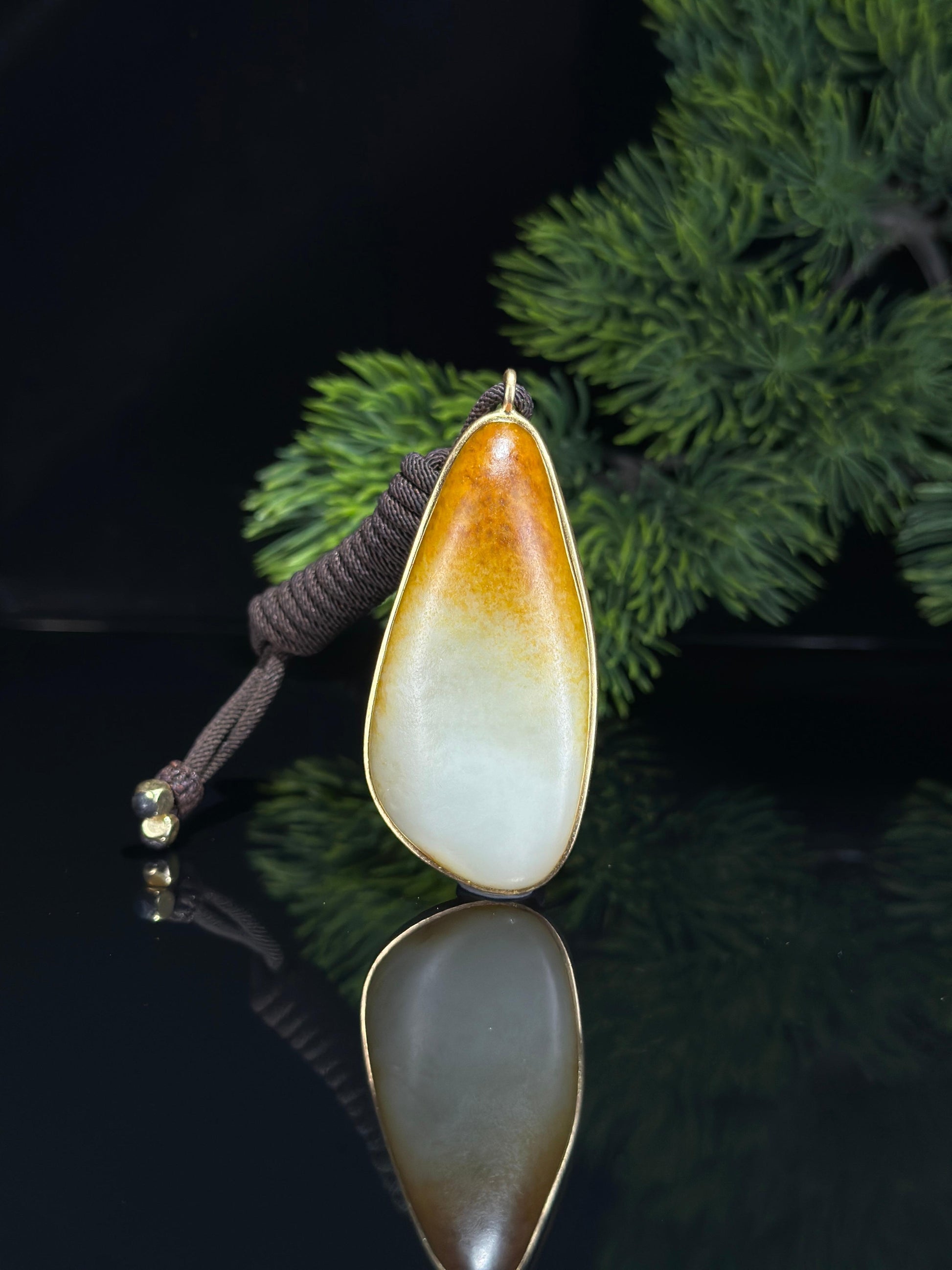 新疆和田玉珍品18K金镶白玉聚黄皮籽料挂件（yc694879）