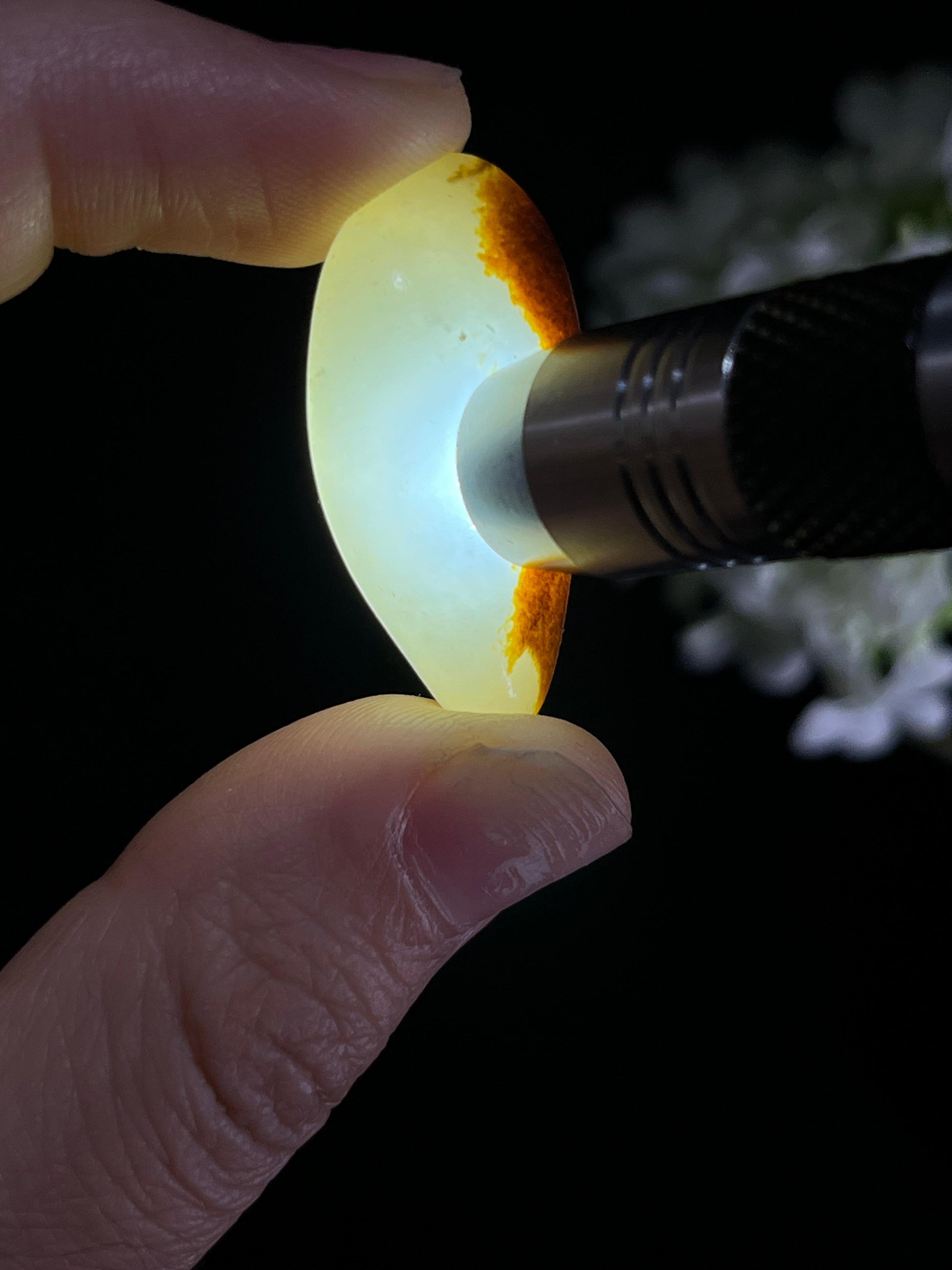 和田玉红皮白肉籽料原石（yc249836）