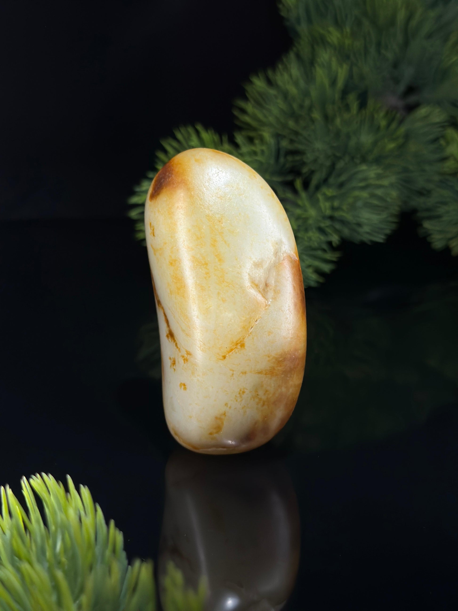 新疆和田玉白玉洒金皮秋梨皮精品籽料手把件（yc681571）