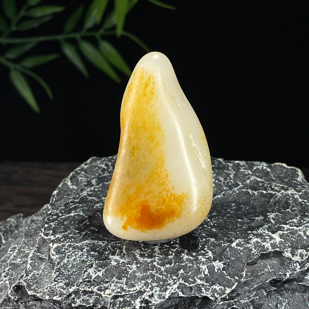 新疆和田玉精品白玉聚黄皮籽料挂件（yc723165）