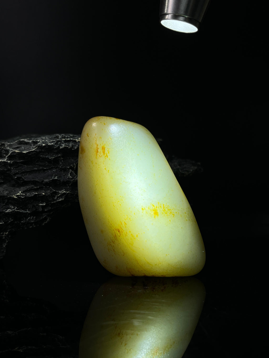 新疆和田玉暖白种洒金皮籽料原石手把件（yc240333）