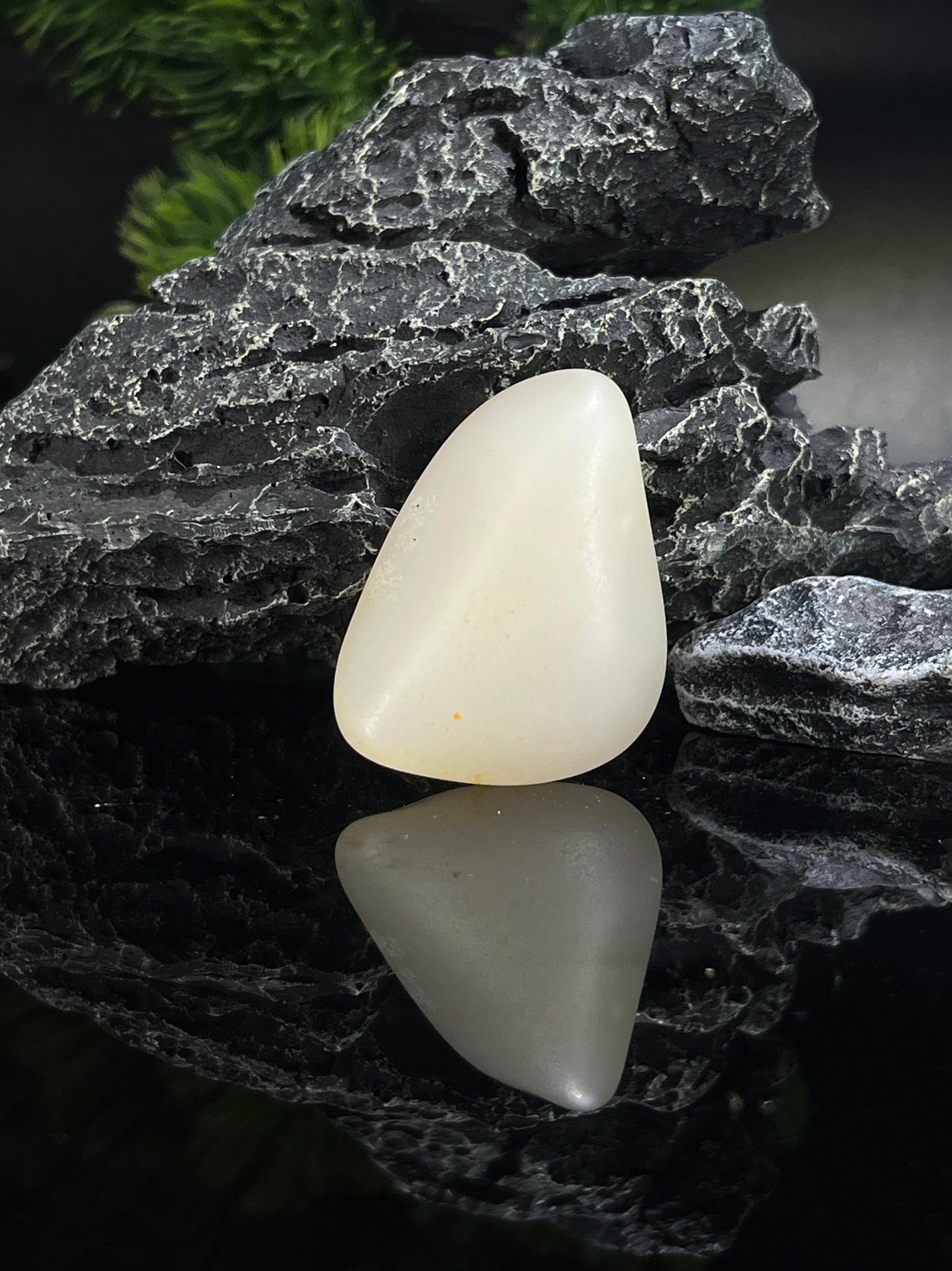 和田玉暖白种带洒金皮籽料（yc213025）