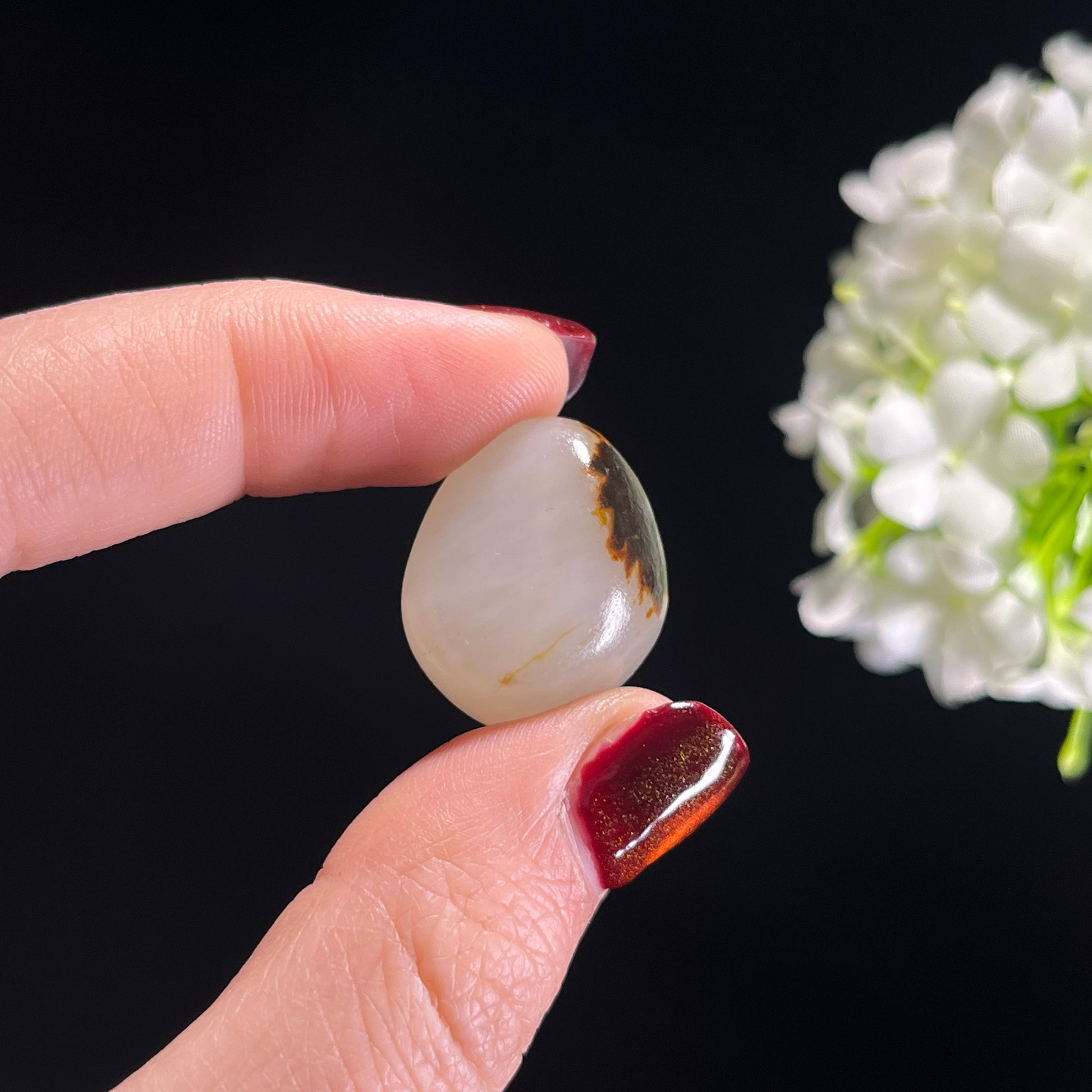 和田玉白玉“墨痕点雪”聚黑皮籽料挂件（yc336350）