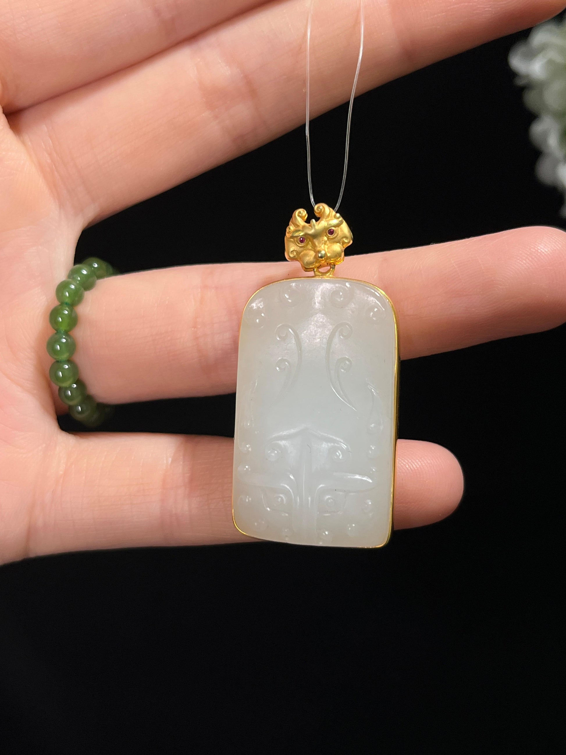 新疆天然和田玉白玉18k金镶仿古兽面纹雕刻挂件（yc260412）