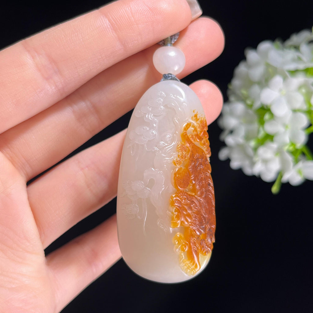 新疆天然和田玉白玉红皮籽料虎雕刻挂件（yc379475）