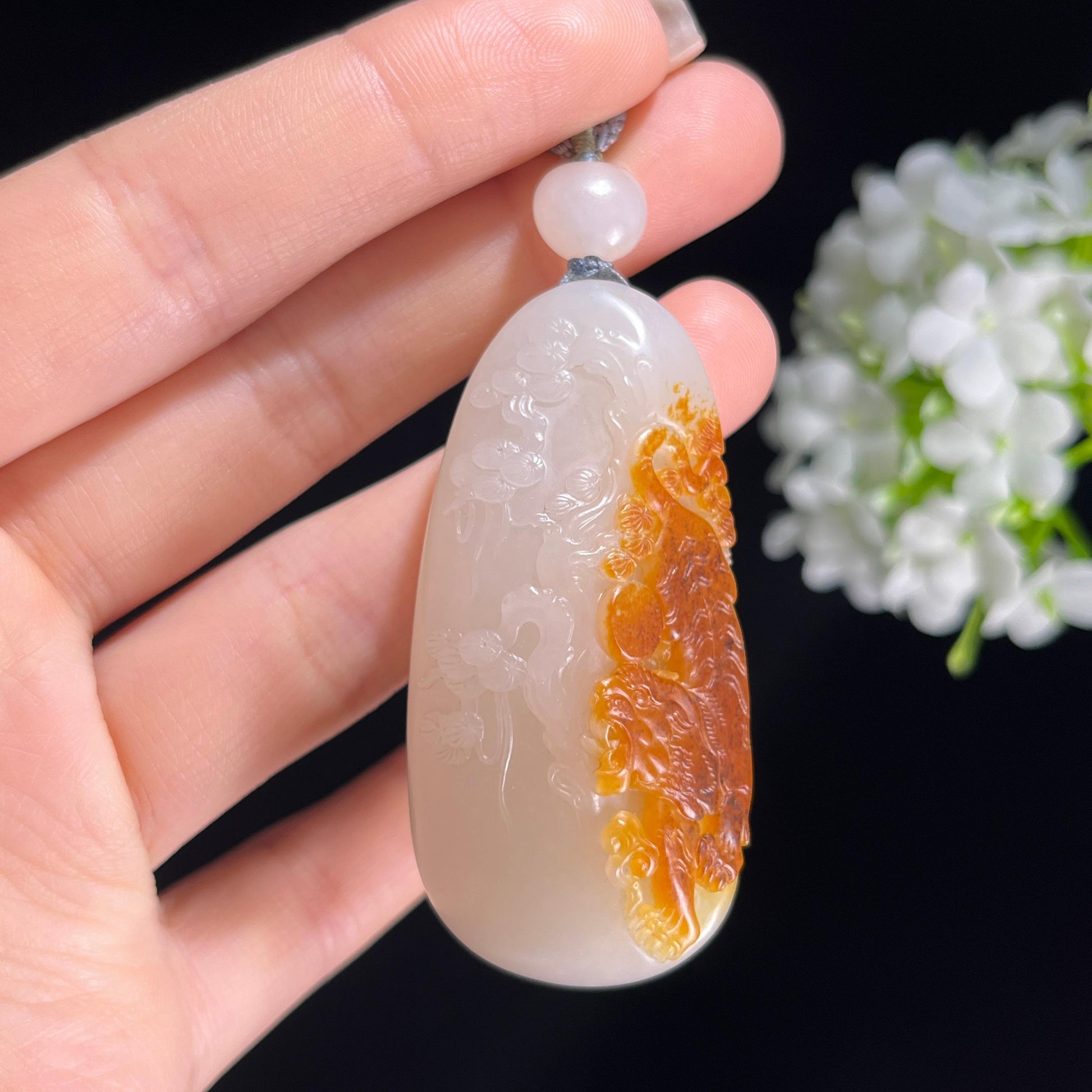 新疆天然和田玉白玉红皮籽料虎雕刻挂件（yc379475）