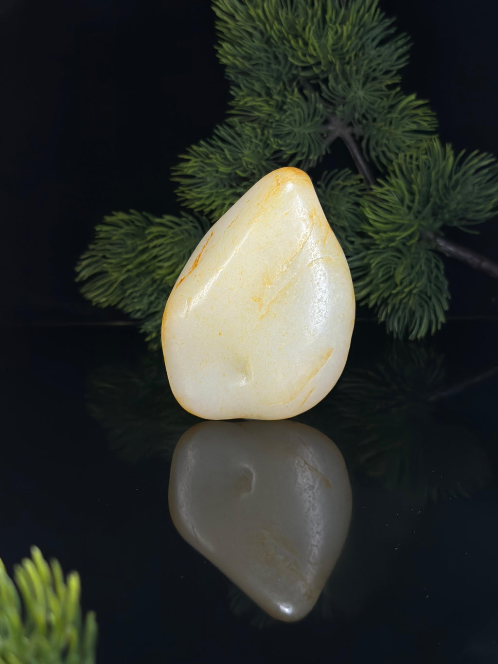 新疆和田玉白玉洒金皮珍品籽料小摆件（yc504869）