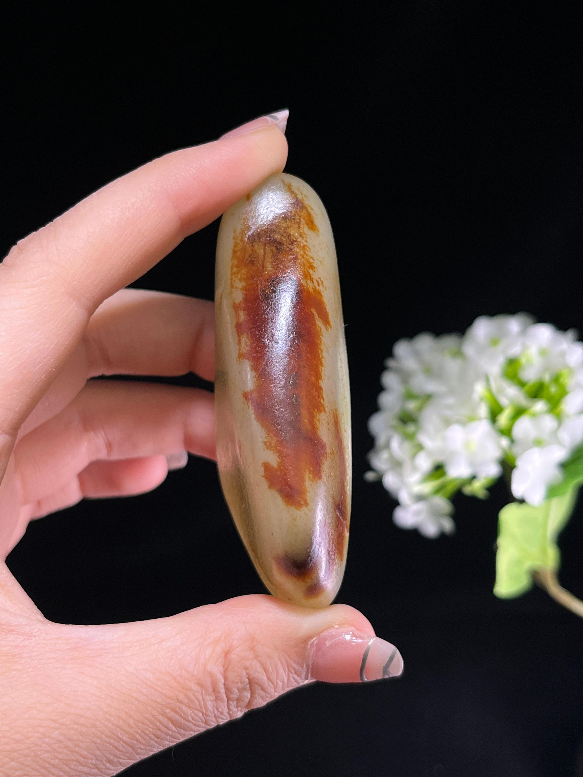 新疆和田玉青白种带红皮籽料原石手把件（yc250459）