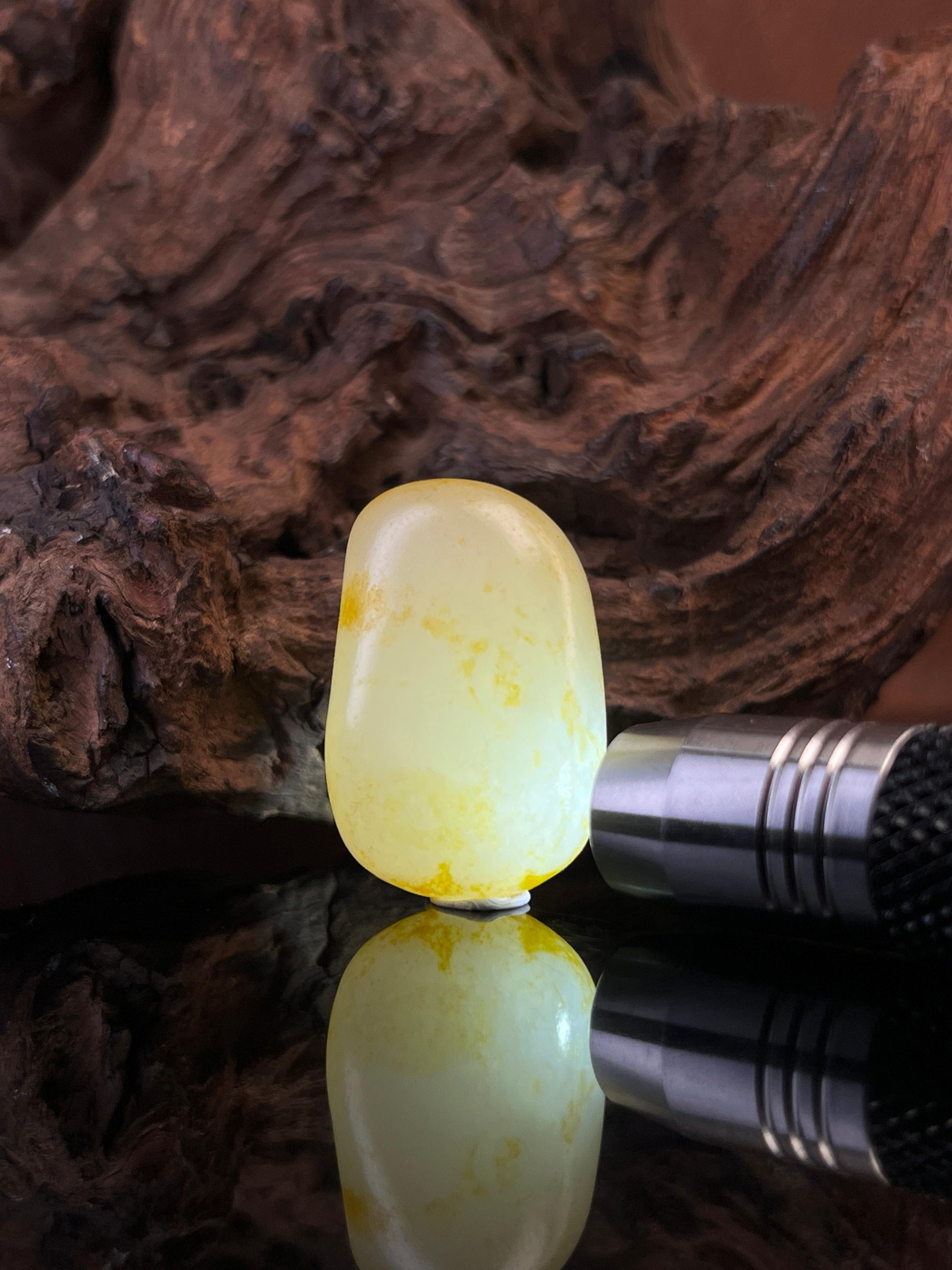 新疆和田玉洒金皮小籽料原石挂件（yc228184）