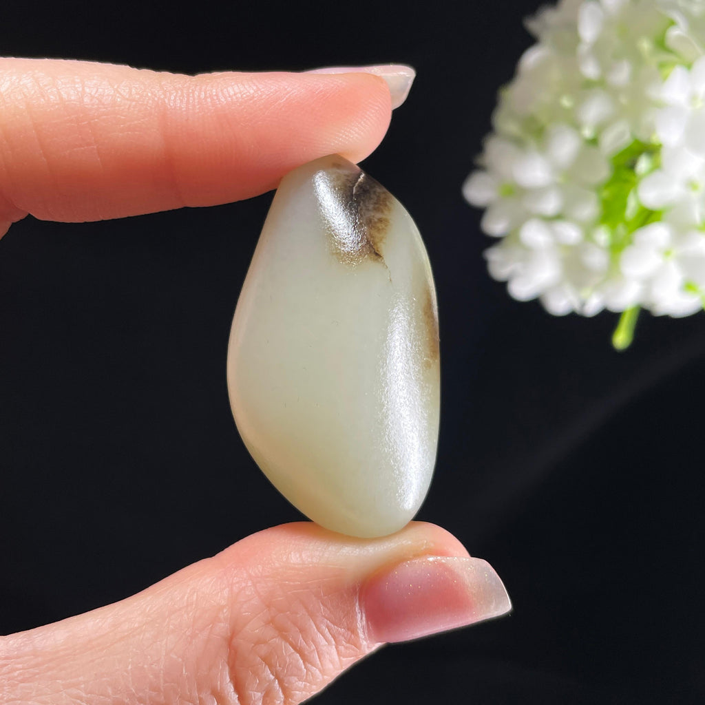 和田玉白玉“墨点成峰”秋梨皮籽料（yc394045）