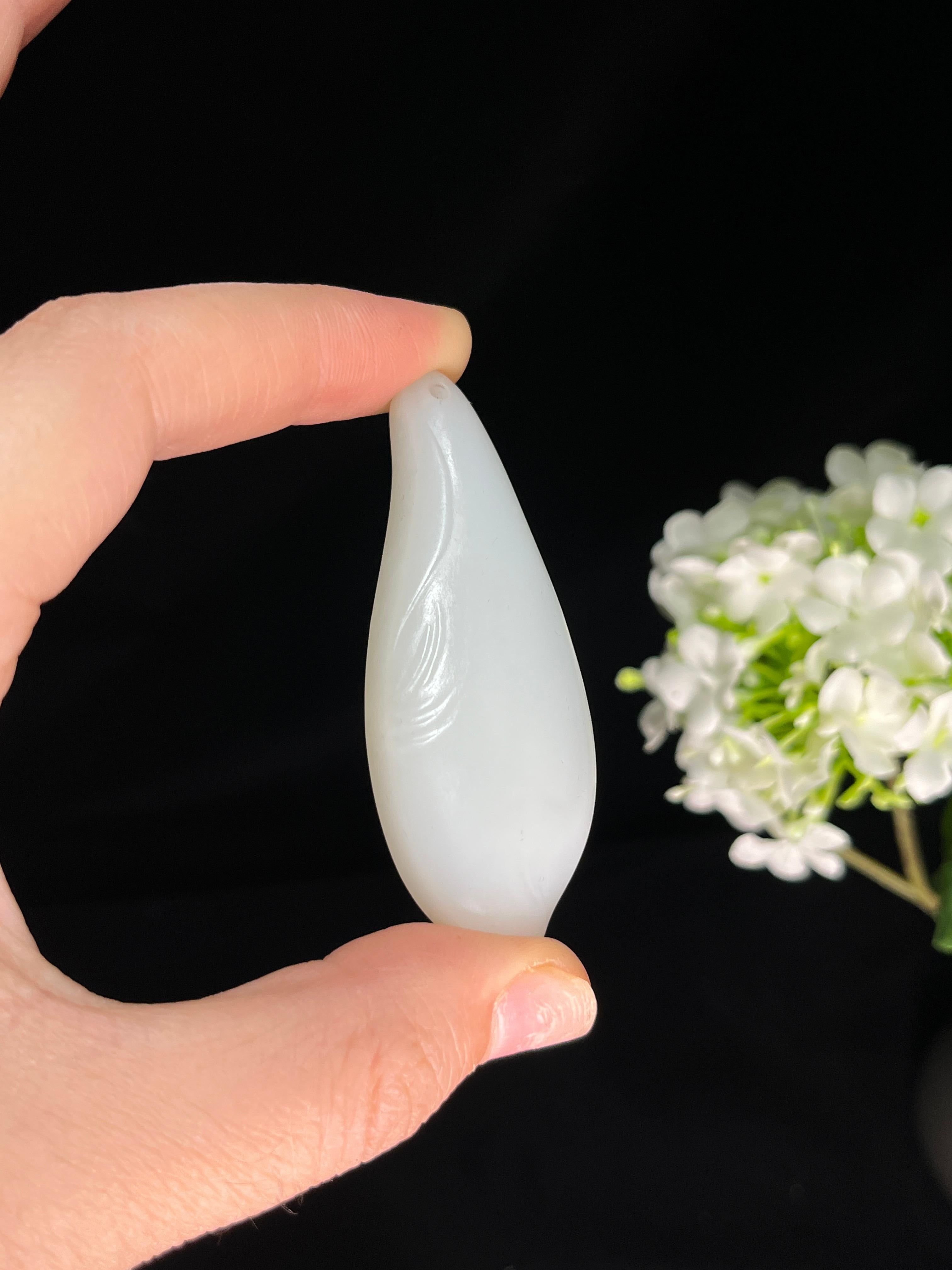 和田玉白玉兰花雕刻挂件（yc251751） – 添福玉器