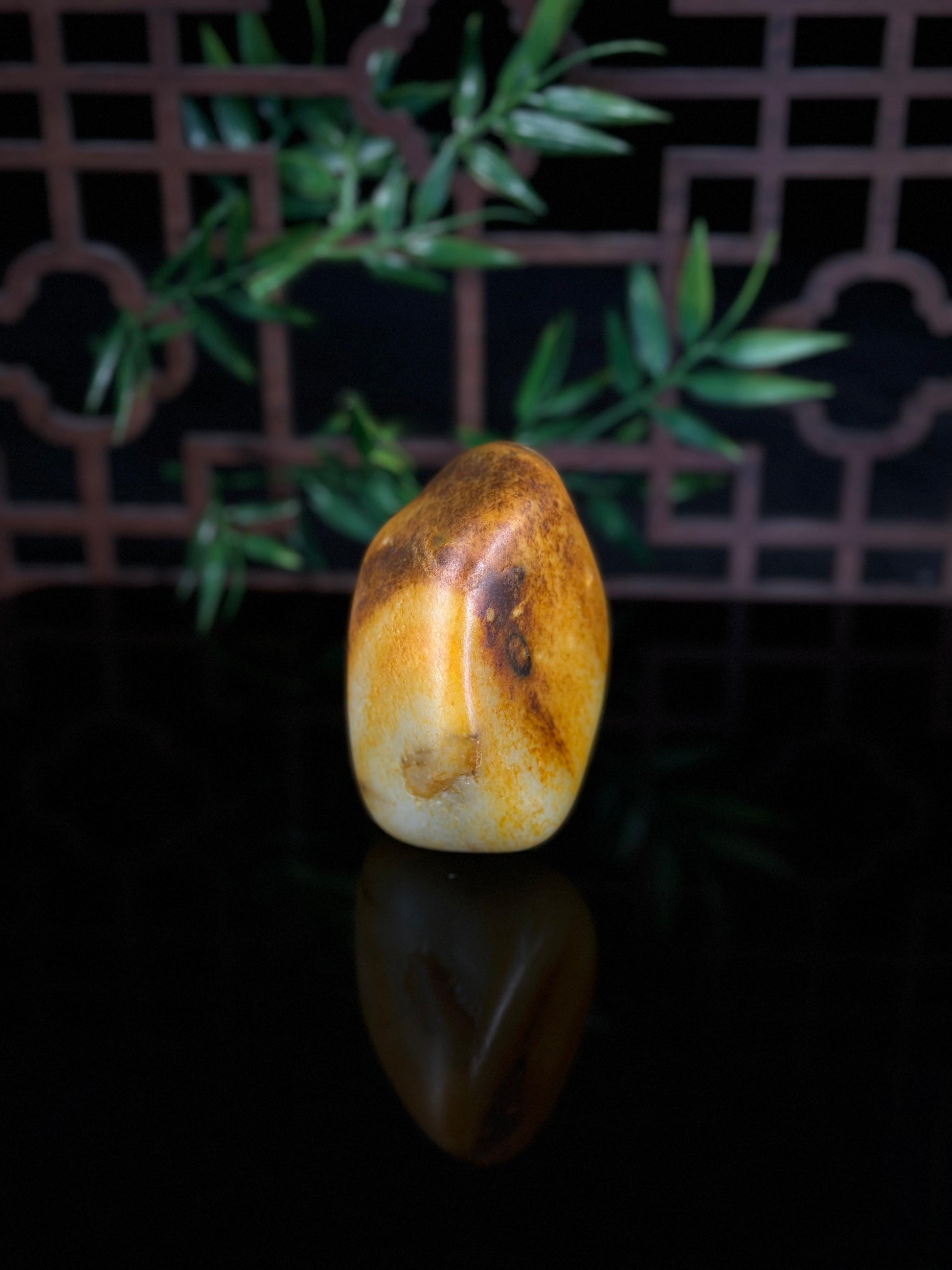 新疆和田玉高青白黑红皮珍品籽料摆件（yc477409）