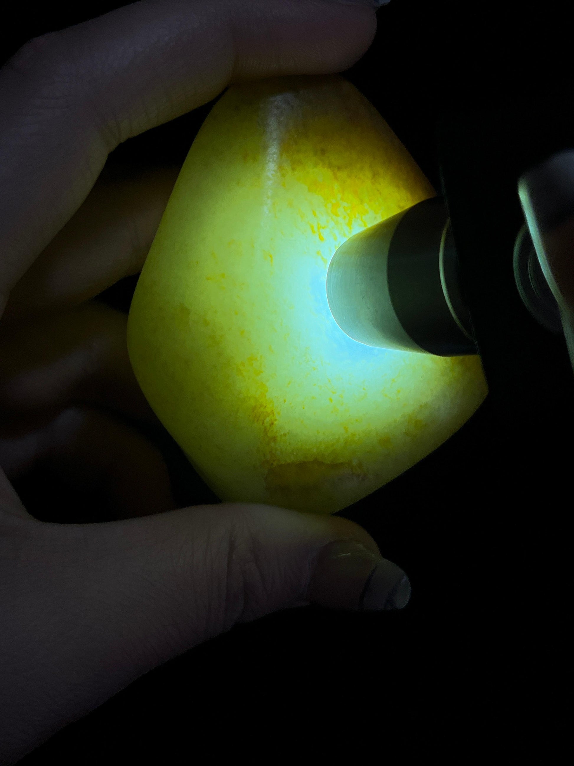 新疆和田玉高青白洒金皮籽料原石（yc245878）