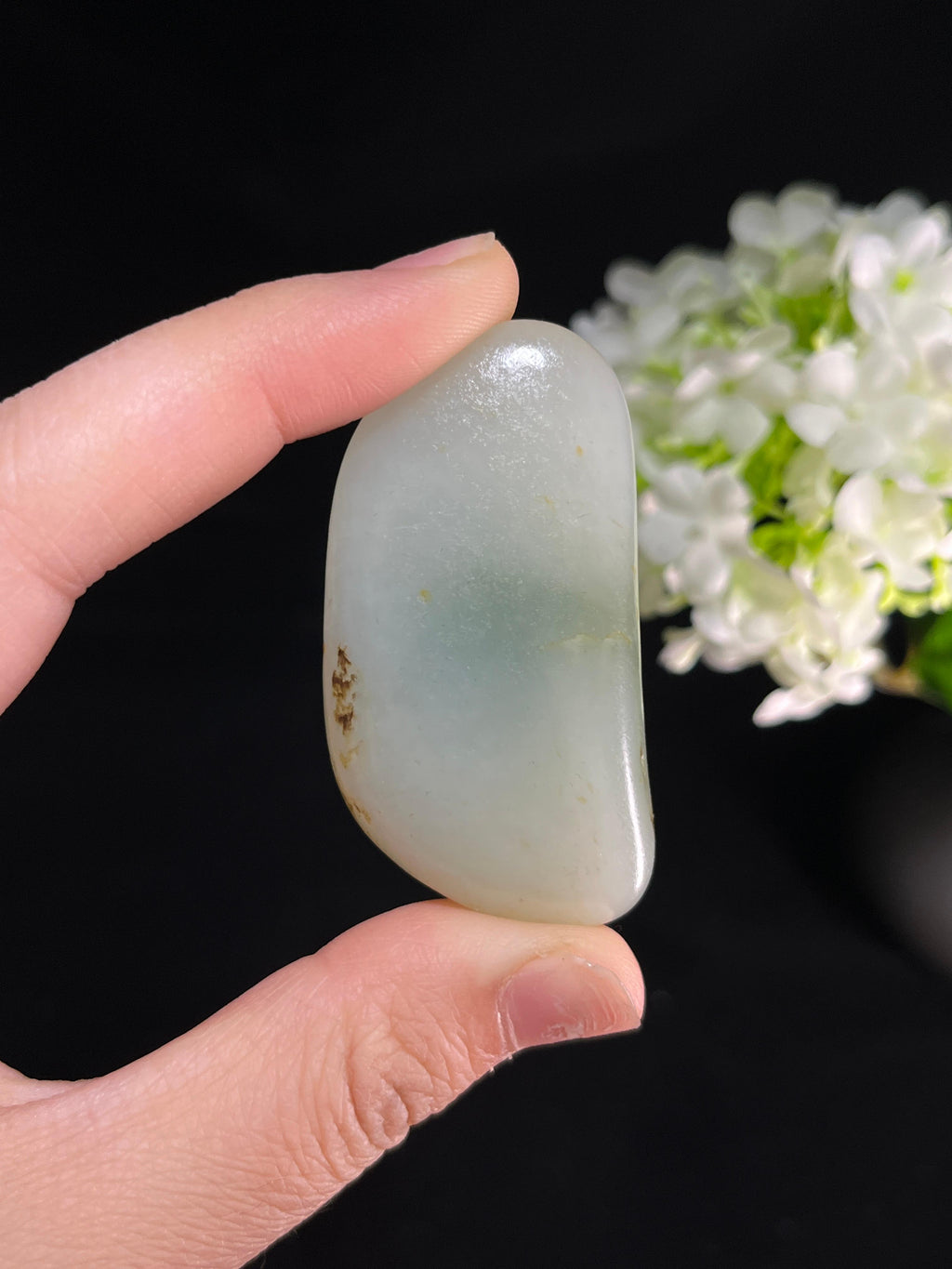 新疆和田玉白玉带翠籽料原石（yc250943）